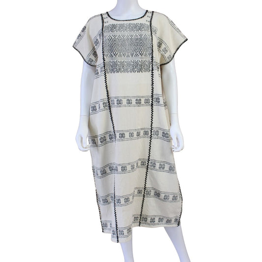 Vestido/Huipil Hecho a Mano Beige con Negro Mod. Amuzgos Tradicional Unitalla.