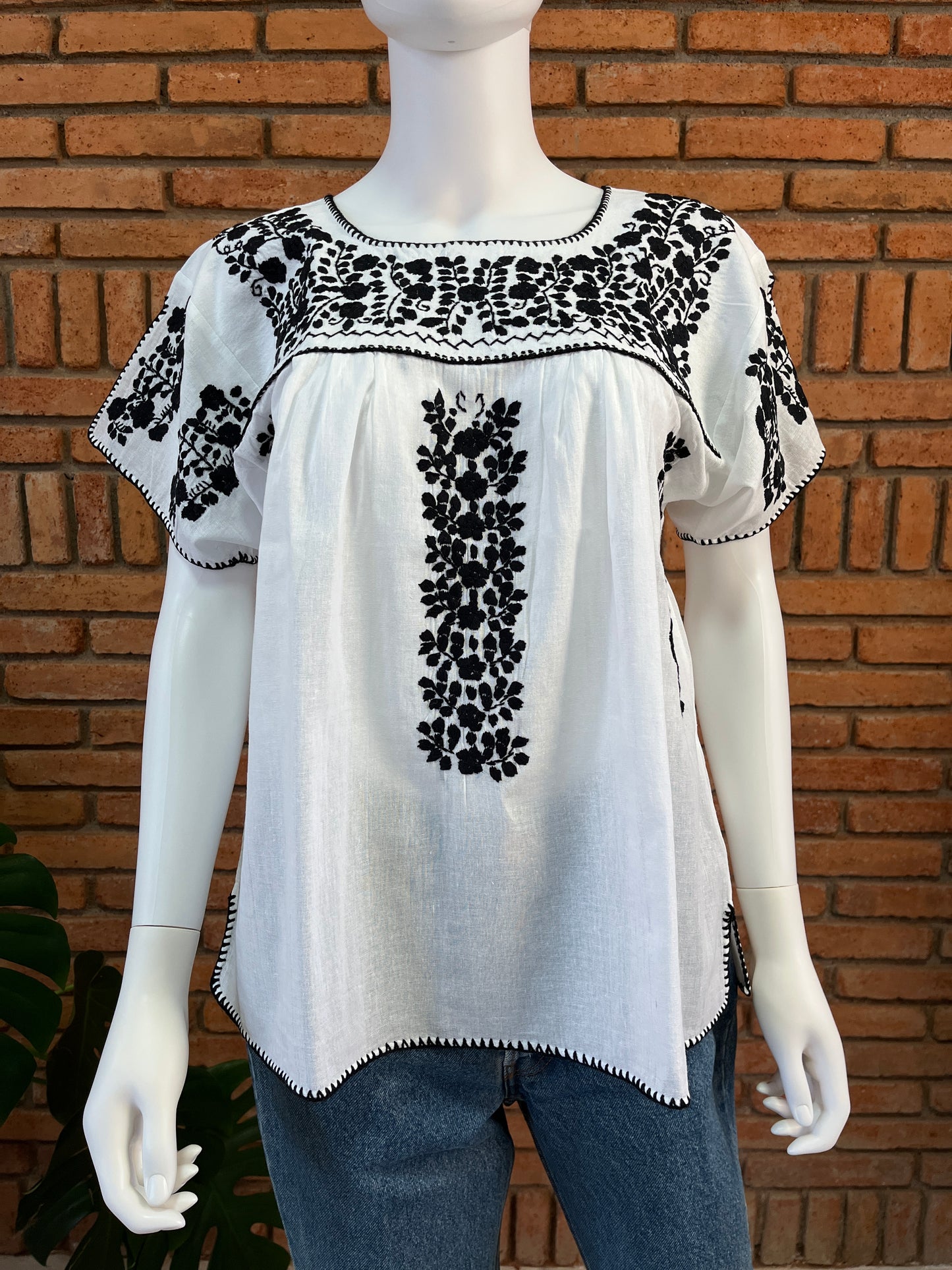 Blusa Bordada a Mano Manta Corrugada Blanca Mod. Ita