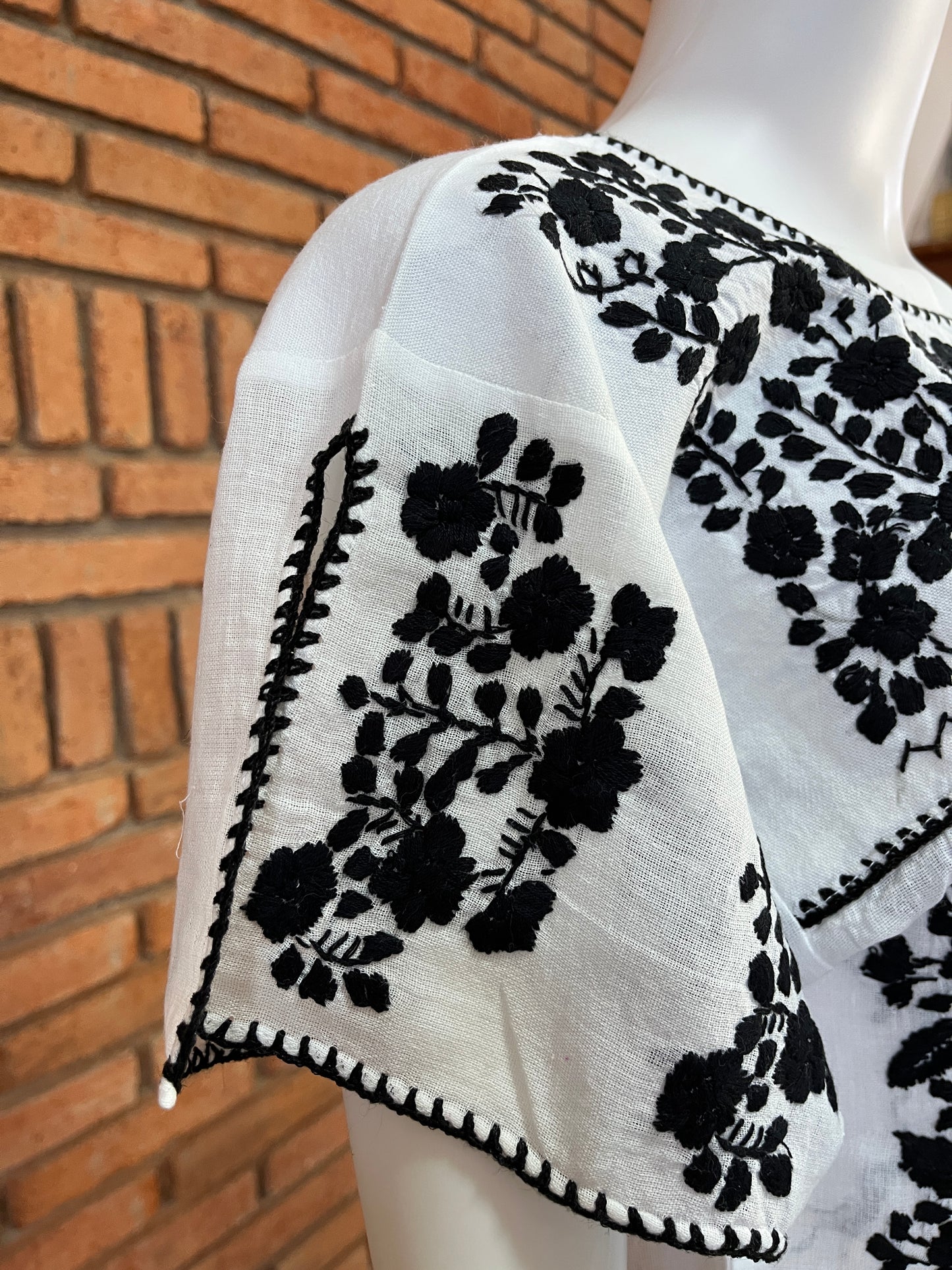 Blusa Bordada a Mano Manta Corrugada Blanca Mod. Ita