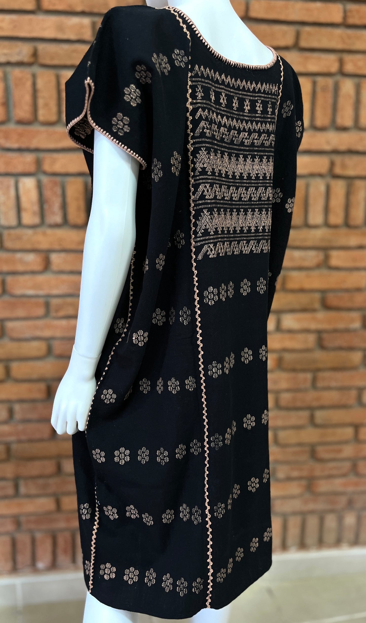 Vestido/Huipil Hecho a Mano Mod. Amuzgo 3 Tiras Negro con Palo de Rosa Unitalla.