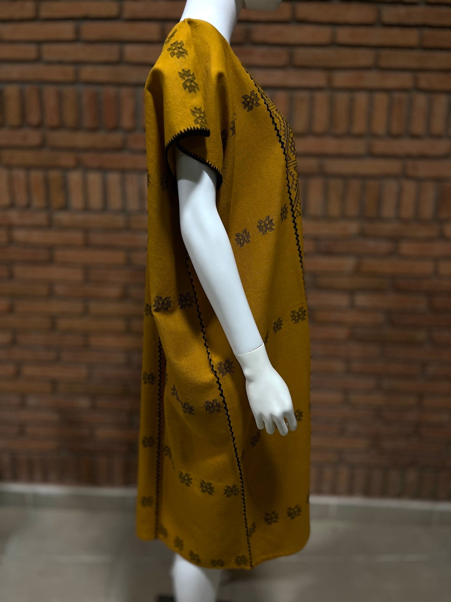 Vestido/Huipil Hecho a Mano Mod. Amuzgo 3 Tiras Mostaza con Negro Unitalla.