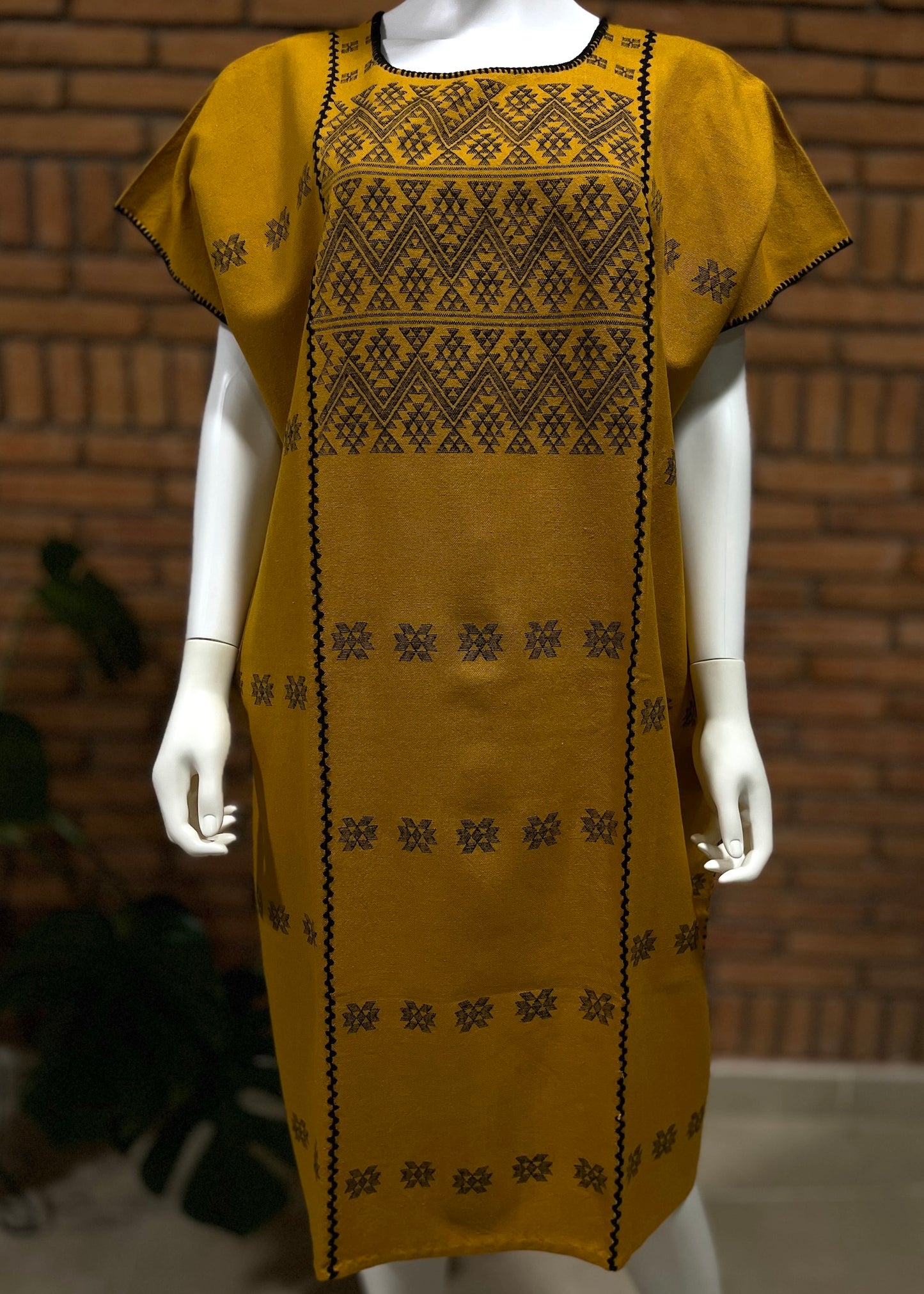 Vestido/Huipil Hecho a Mano Mod. Amuzgo 3 Tiras Mostaza con Negro Unitalla.