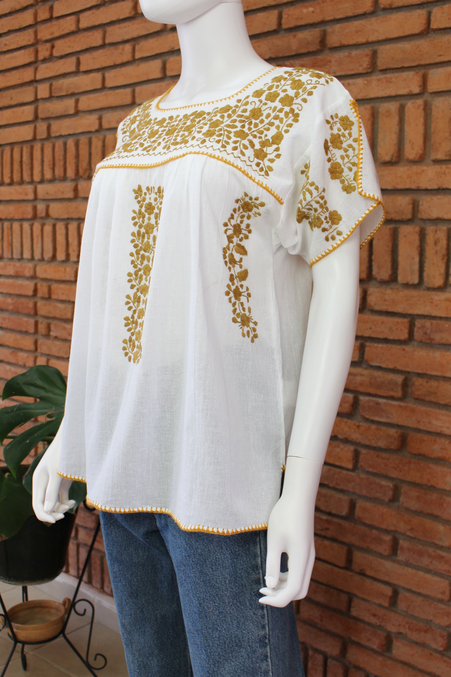 Blusa Bordada a Mano Manta Corrugada Blanca Mod. Ita