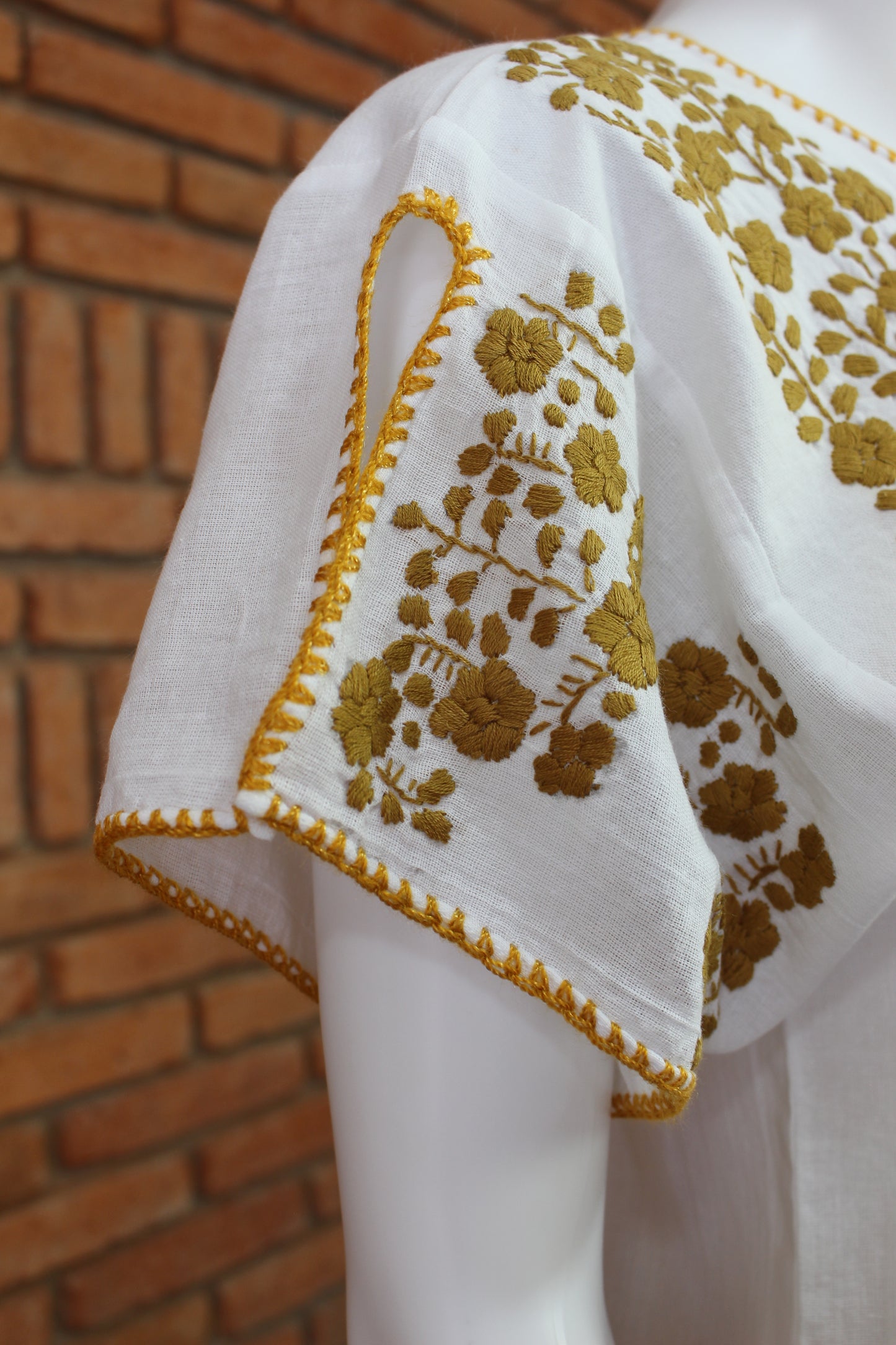 Blusa Bordada a Mano Manta Corrugada Blanca Mod. Ita