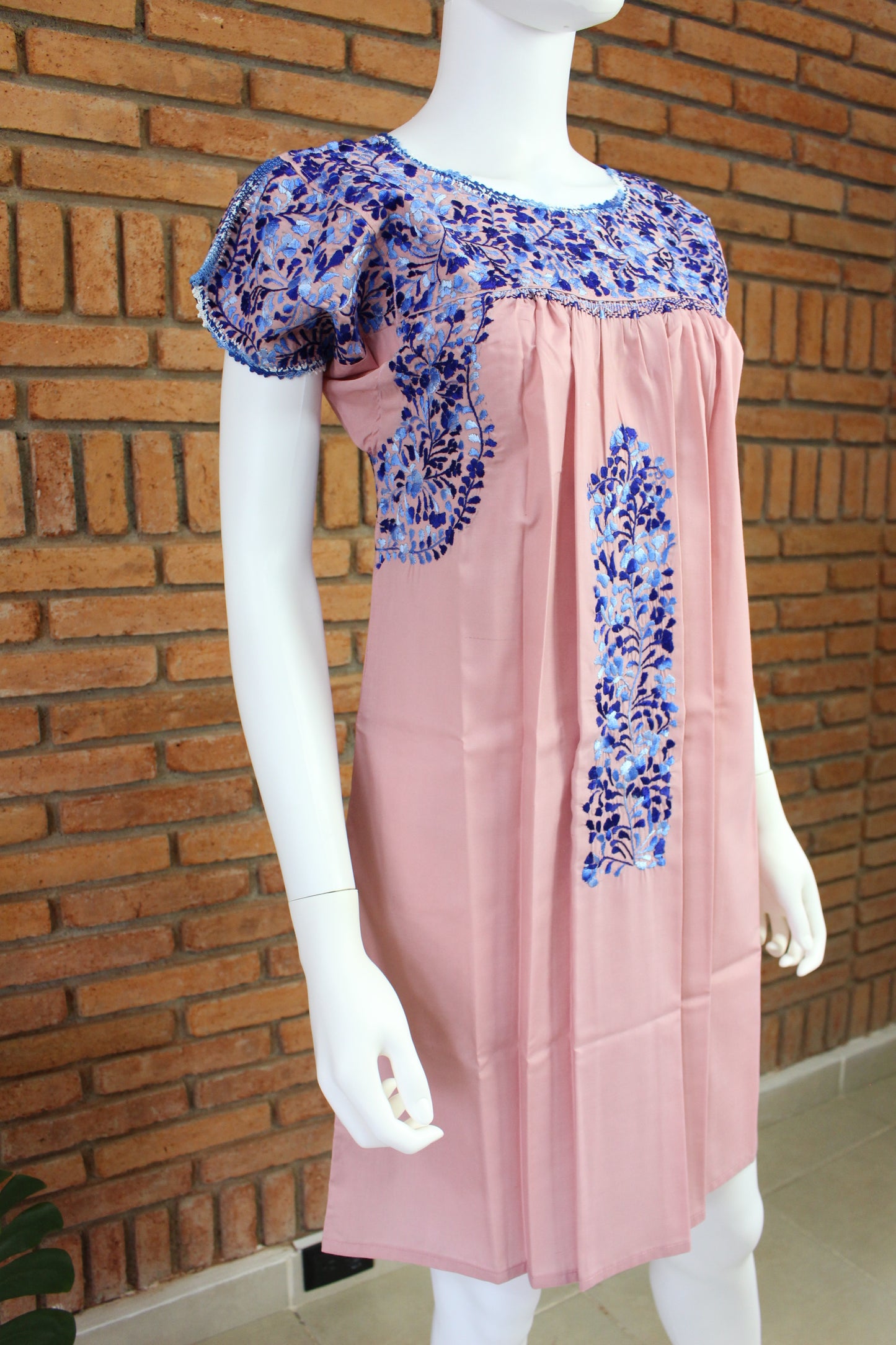 Vestido Corto Bordado a Mano Mod. San Antonino T-S