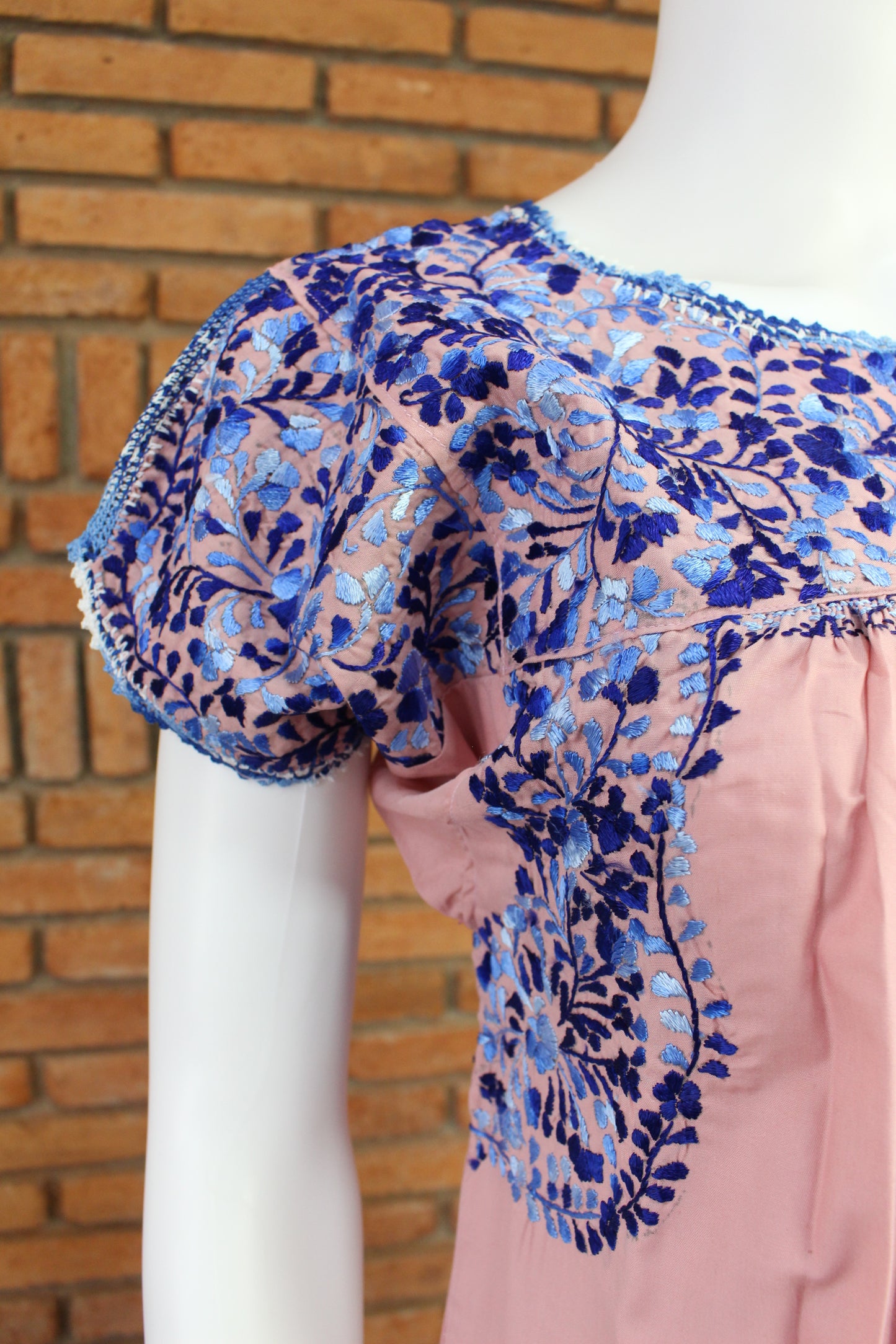 Vestido Corto Bordado a Mano Mod. San Antonino T-S