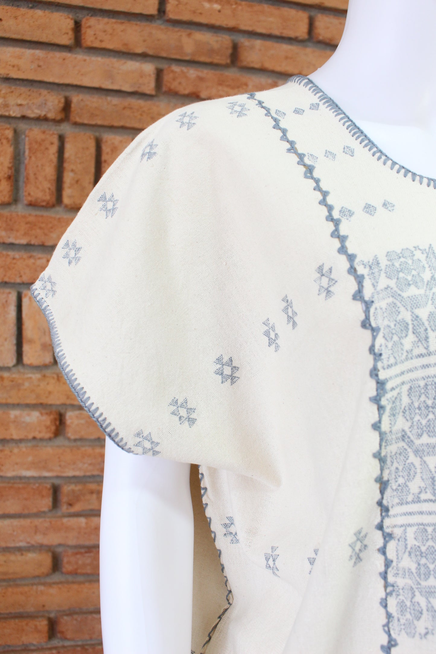 Vestido/Huipil Hecho a Mano Beige con Gris Mod. Amuzgos Tradicional Unitalla