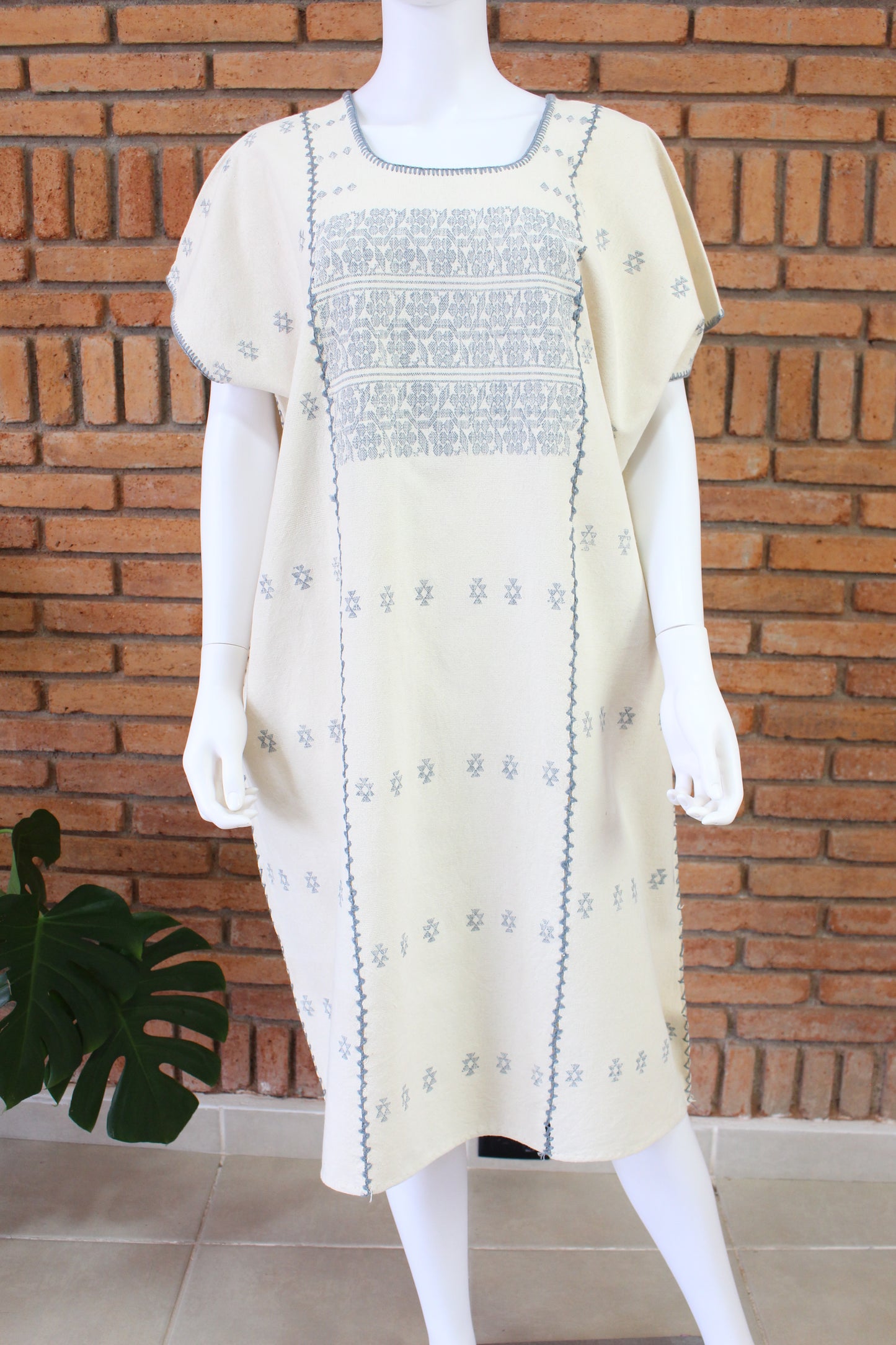 Vestido/Huipil Hecho a Mano Beige con Gris Mod. Amuzgos Tradicional Unitalla