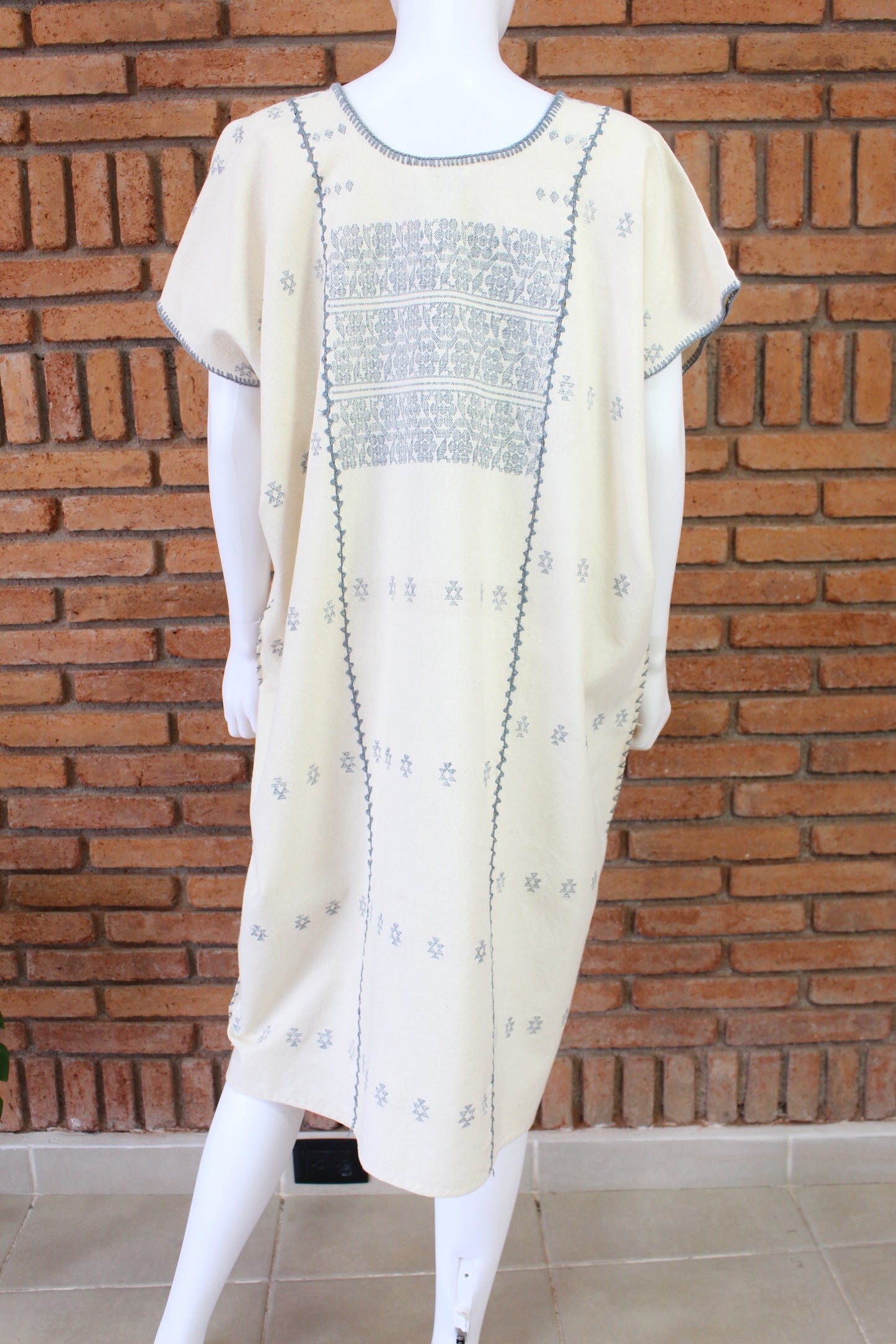 Vestido/Huipil Hecho a Mano Beige con Gris Mod. Amuzgos Tradicional Unitalla