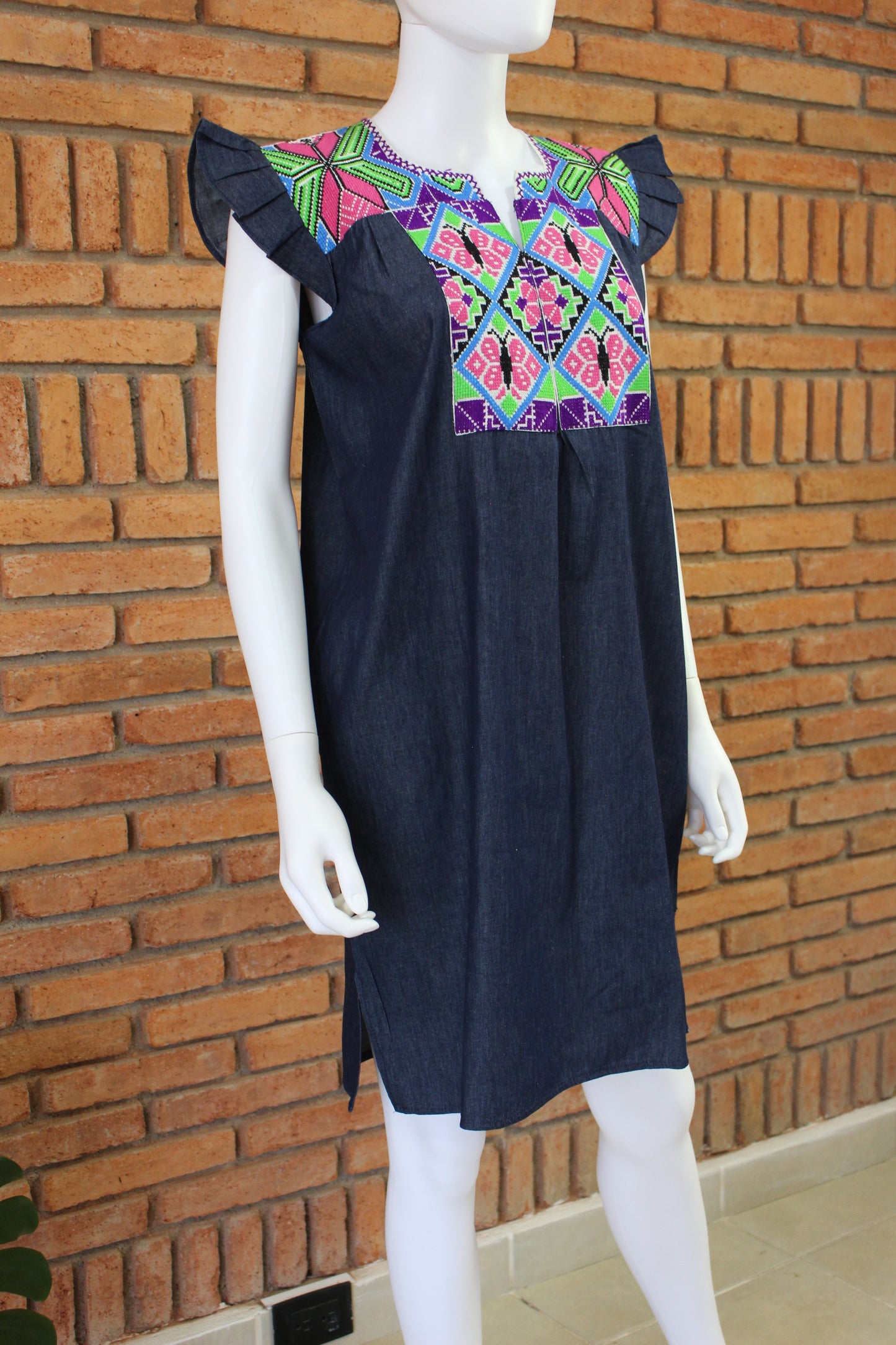 Vestido de Mezclilla con Bordado Ejutla Multicolor Mod. Greca T-M