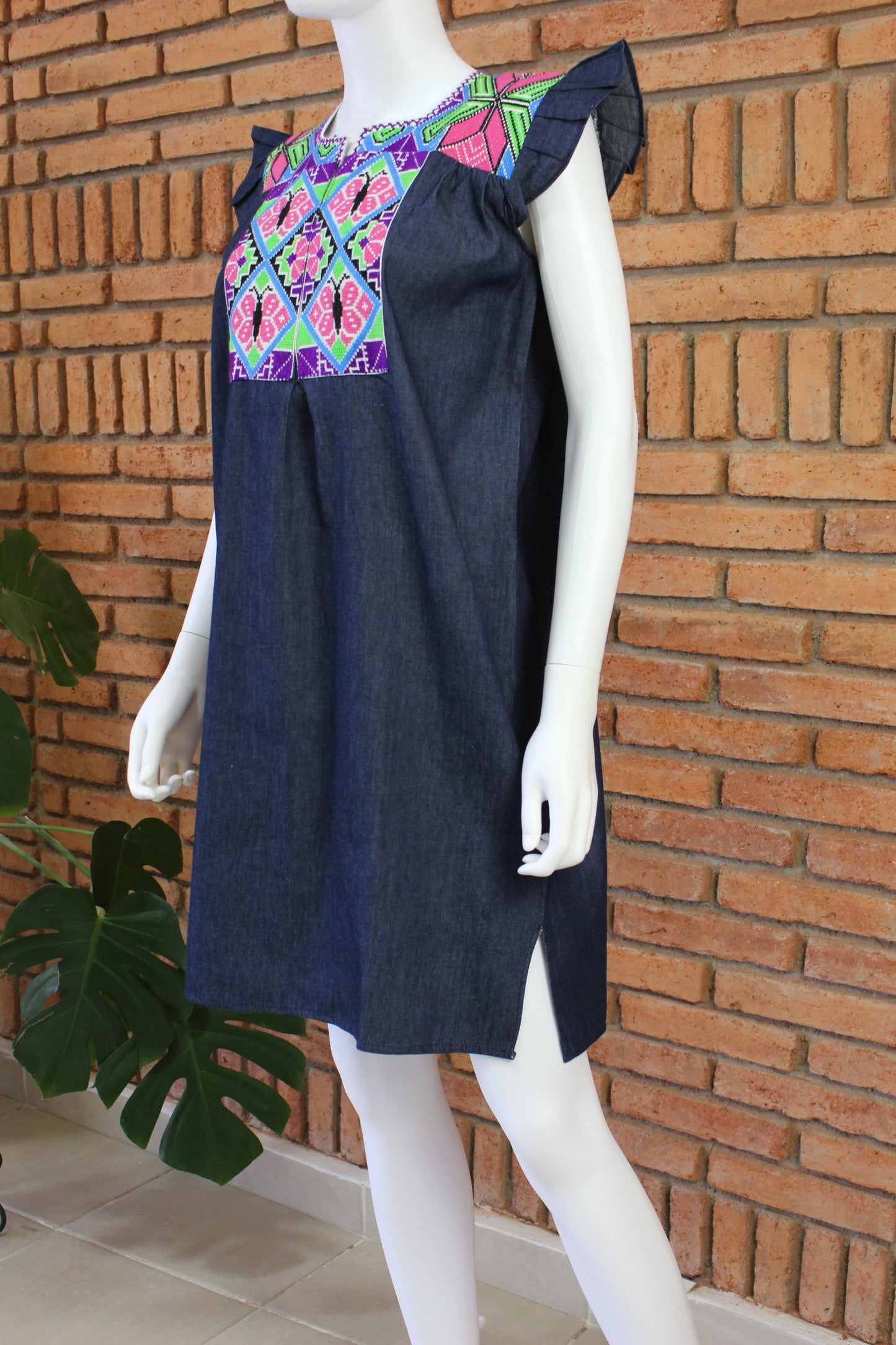 Vestido de Mezclilla con Bordado Ejutla Multicolor Mod. Greca T-M