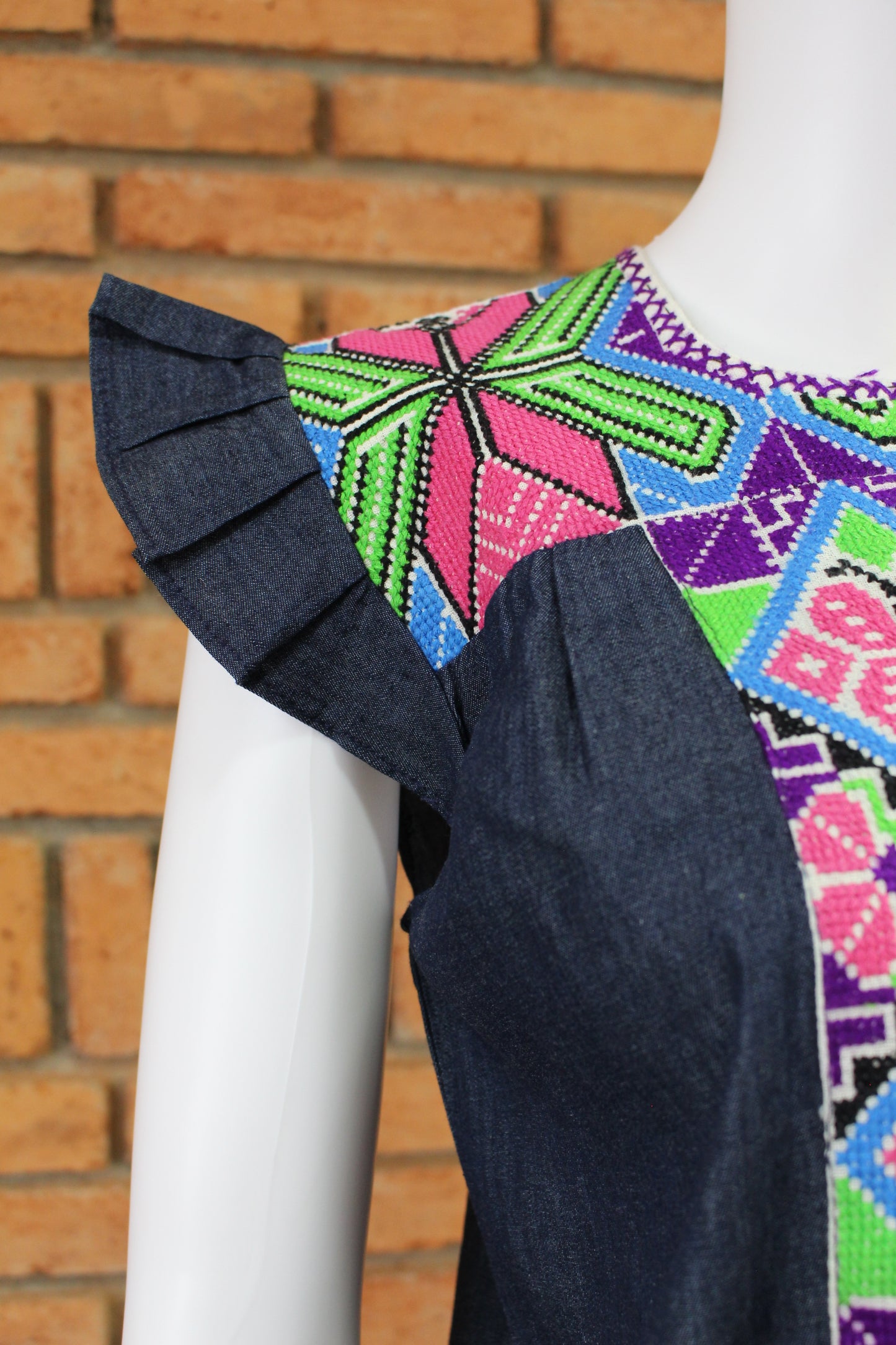 Vestido de Mezclilla con Bordado Ejutla Multicolor Mod. Greca T-M