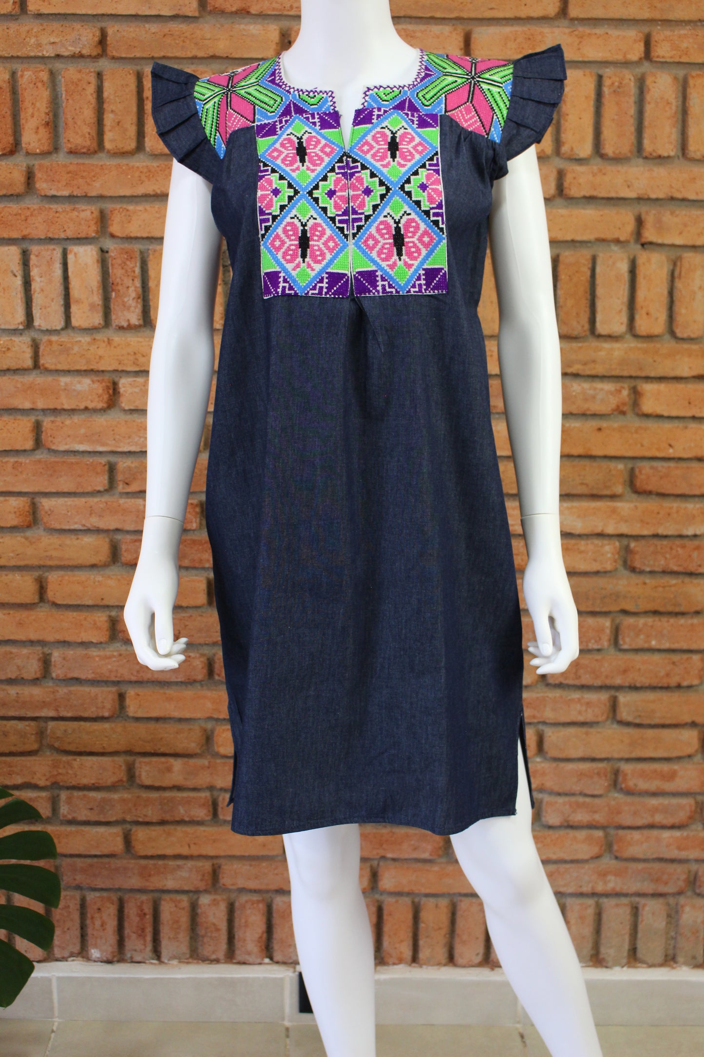 Vestido de Mezclilla con Bordado Ejutla Multicolor Mod. Greca T-M