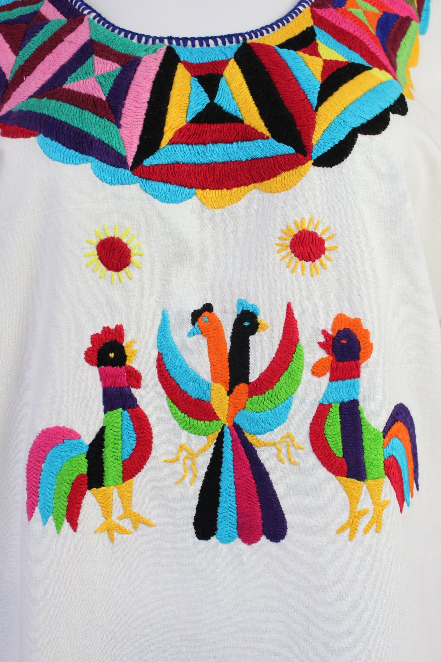 Blusa Artesanal Bordada a Mano Multicolor Mod. Huazolo Manta Unitalla