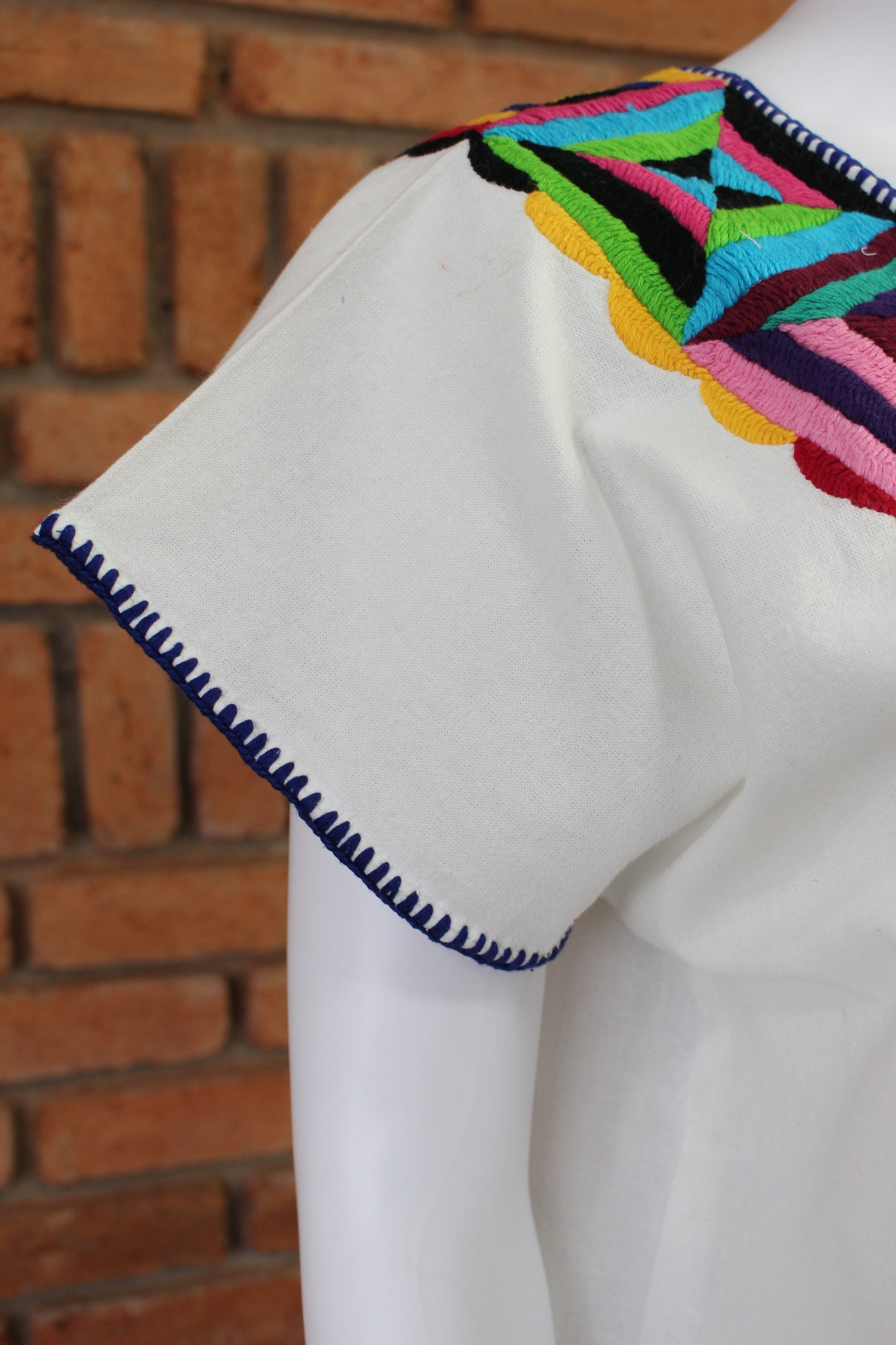 Blusa Artesanal Bordada a Mano Multicolor Mod. Huazolo Manta Unitalla