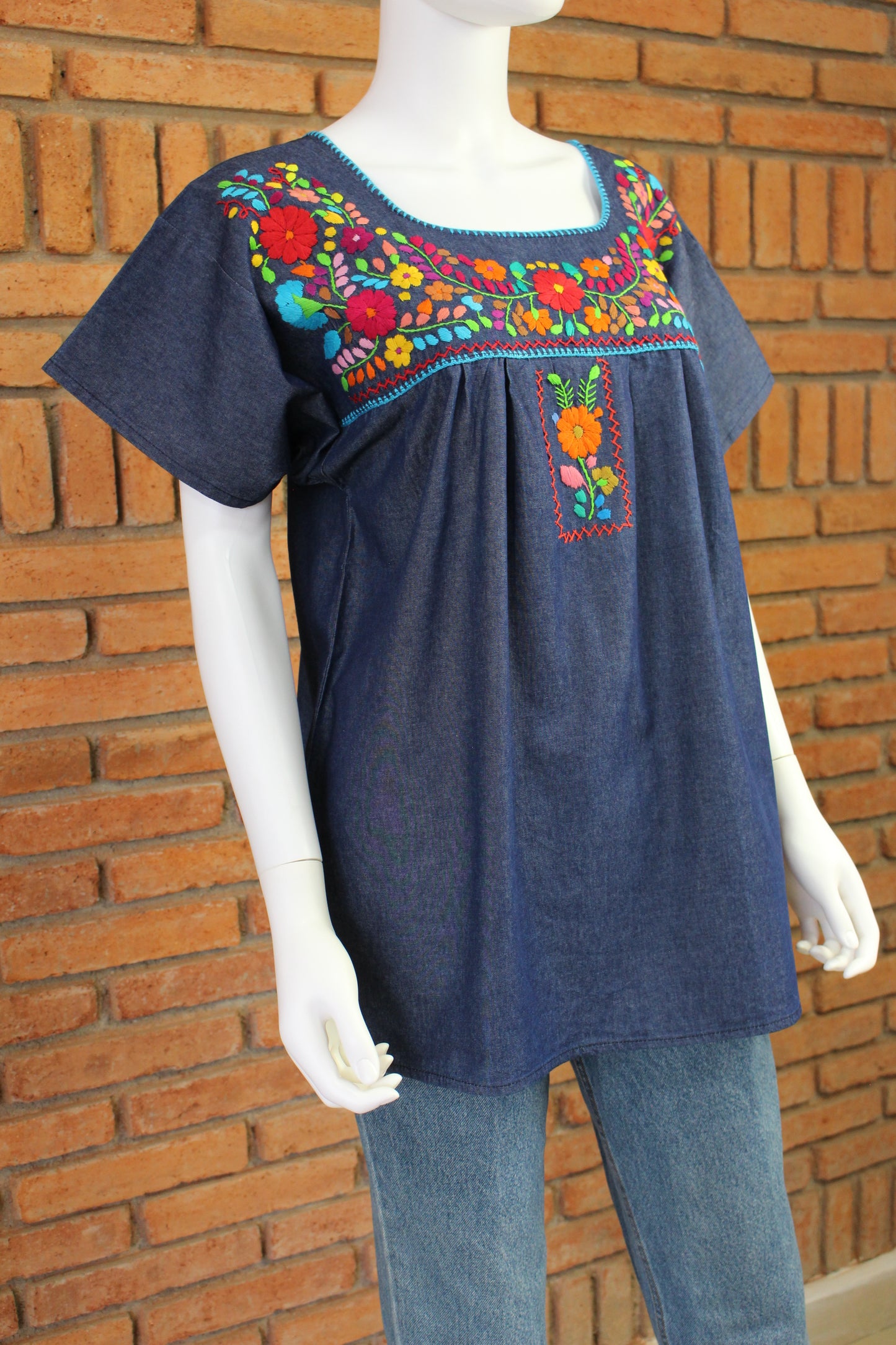 Blusa Bordada a Mano Multicolor Mod. Donají Mezclilla