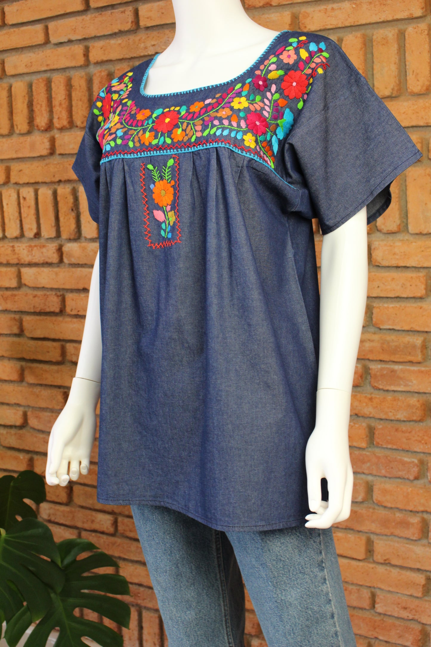 Blusa Bordada a Mano Multicolor Mod. Donají Mezclilla