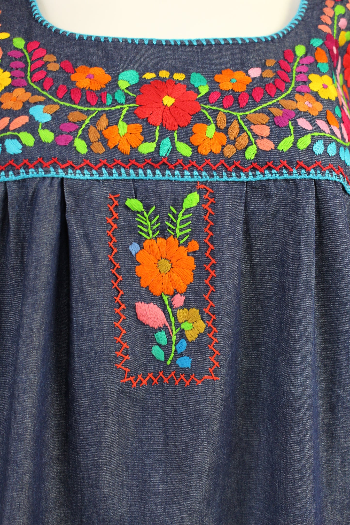 Blusa Bordada a Mano Multicolor Mod. Donají Mezclilla
