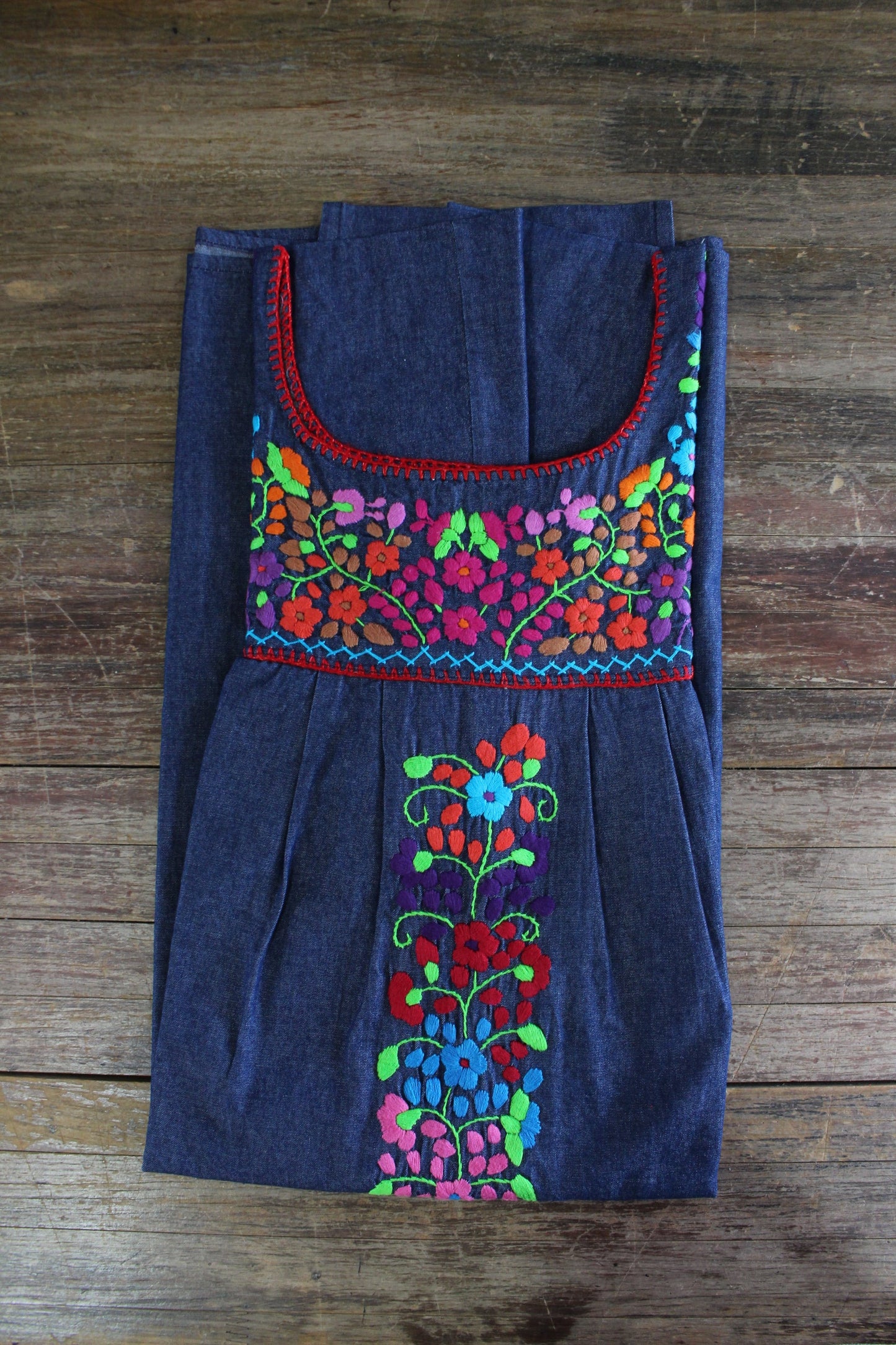 Vestido Mexicano Bordado a Mano Mod. Florecita Mezclilla
