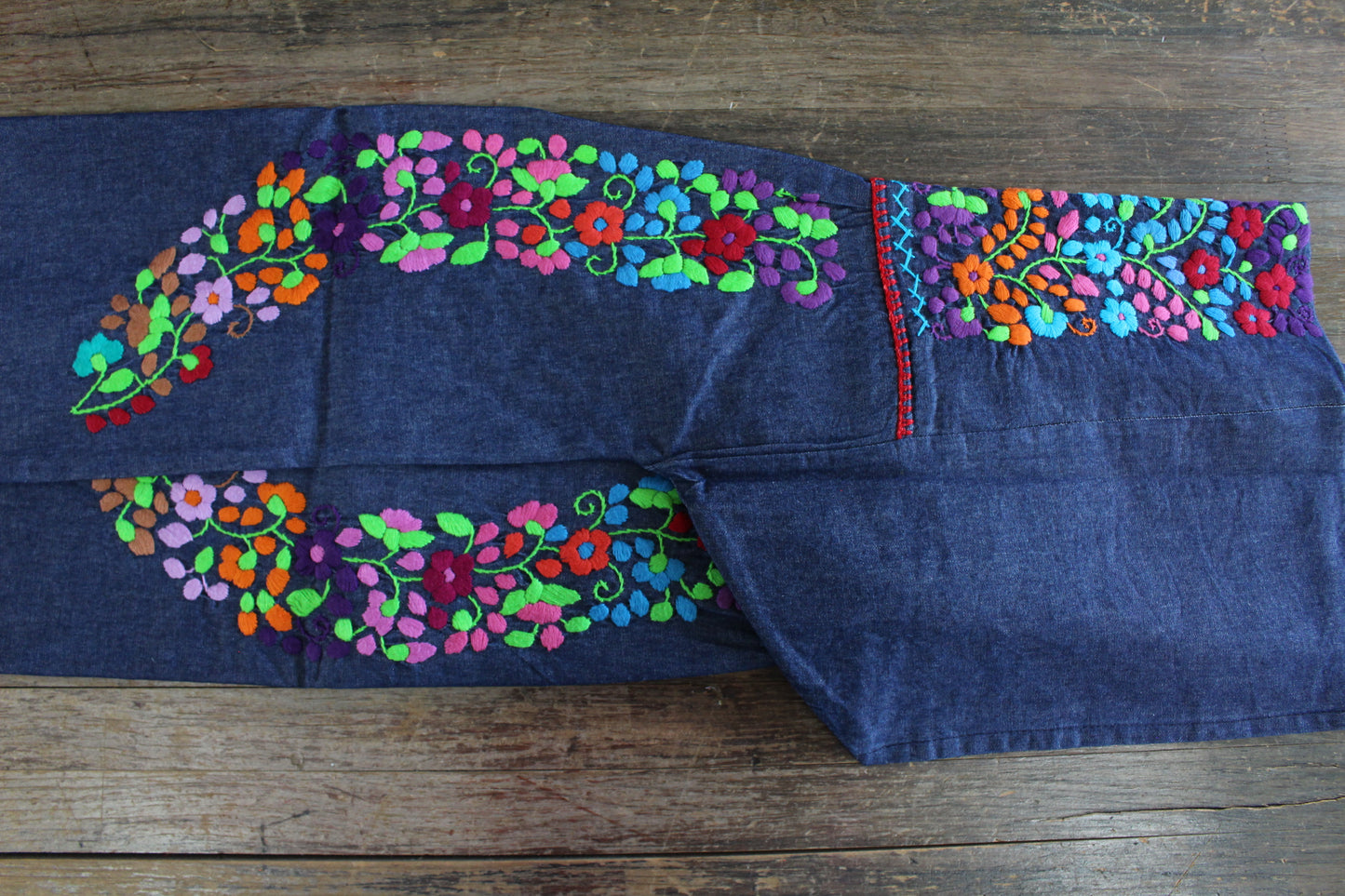 Vestido Mexicano Bordado a Mano Mod. Florecita Mezclilla