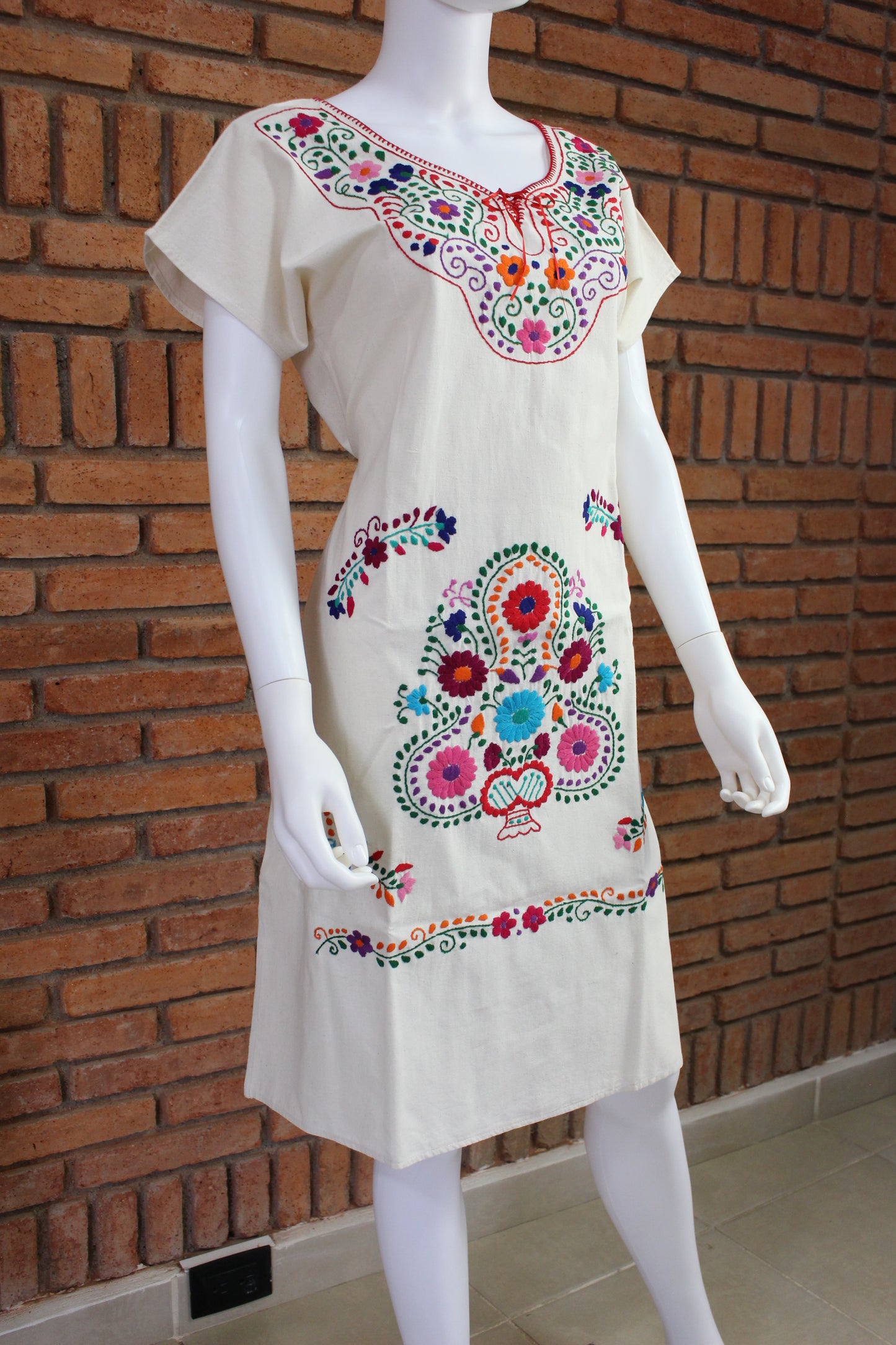 Vestido Mexicano Manta Bordado a Mano Mod. Kimono