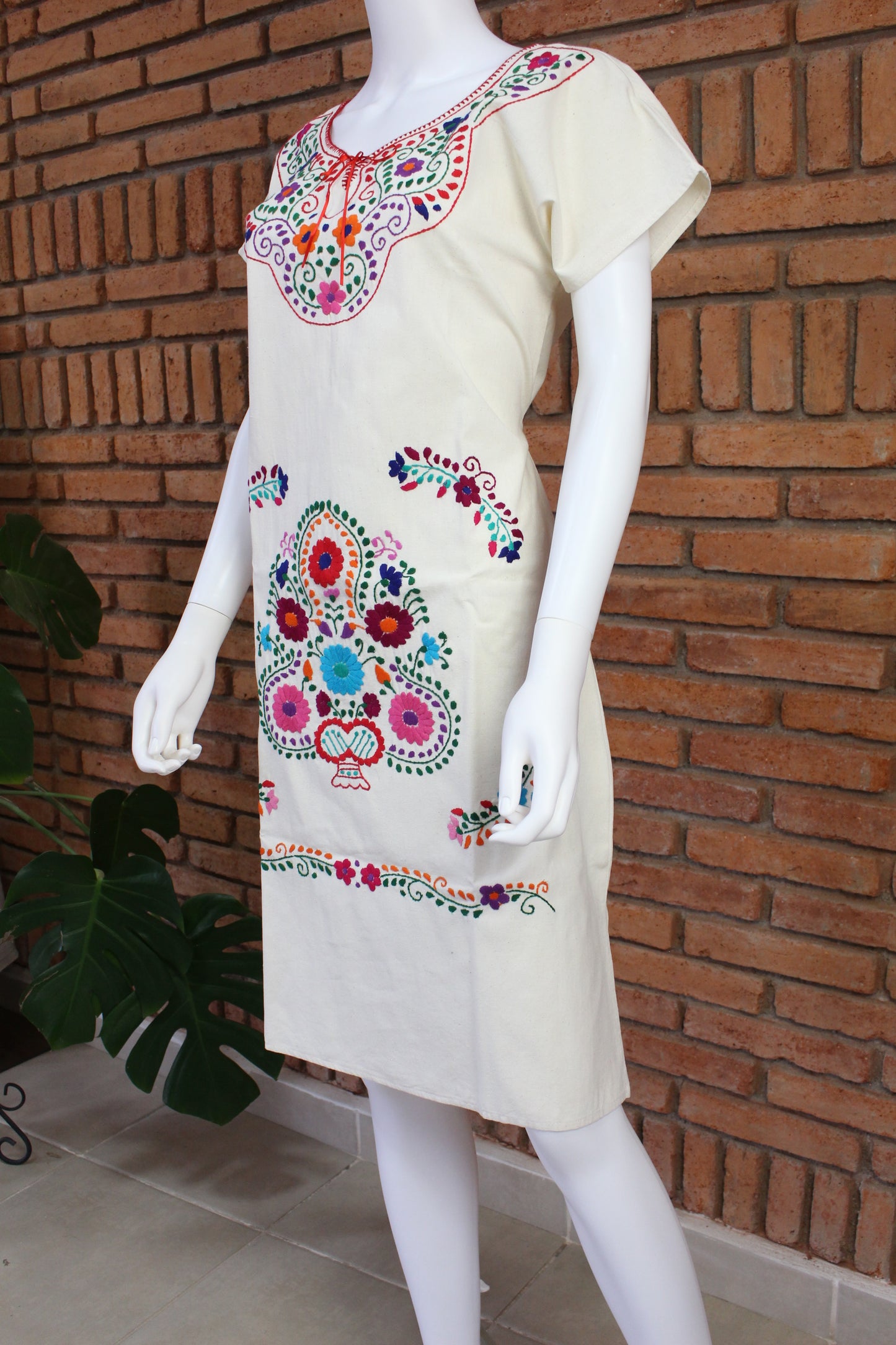 Vestido Mexicano Manta Bordado a Mano Mod. Kimono