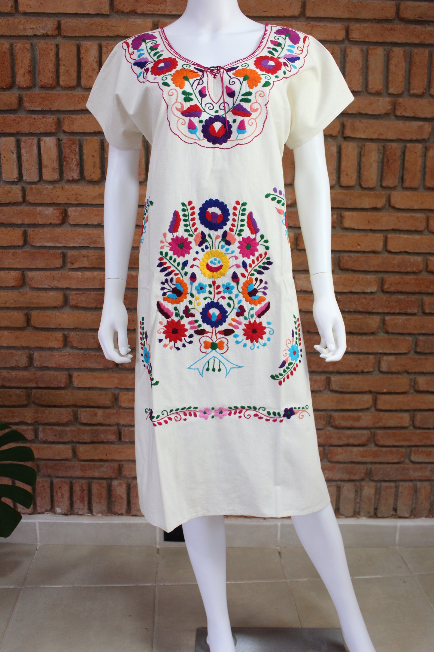Vestido Mexicano Manta Bordado a Mano Mod. Kimono