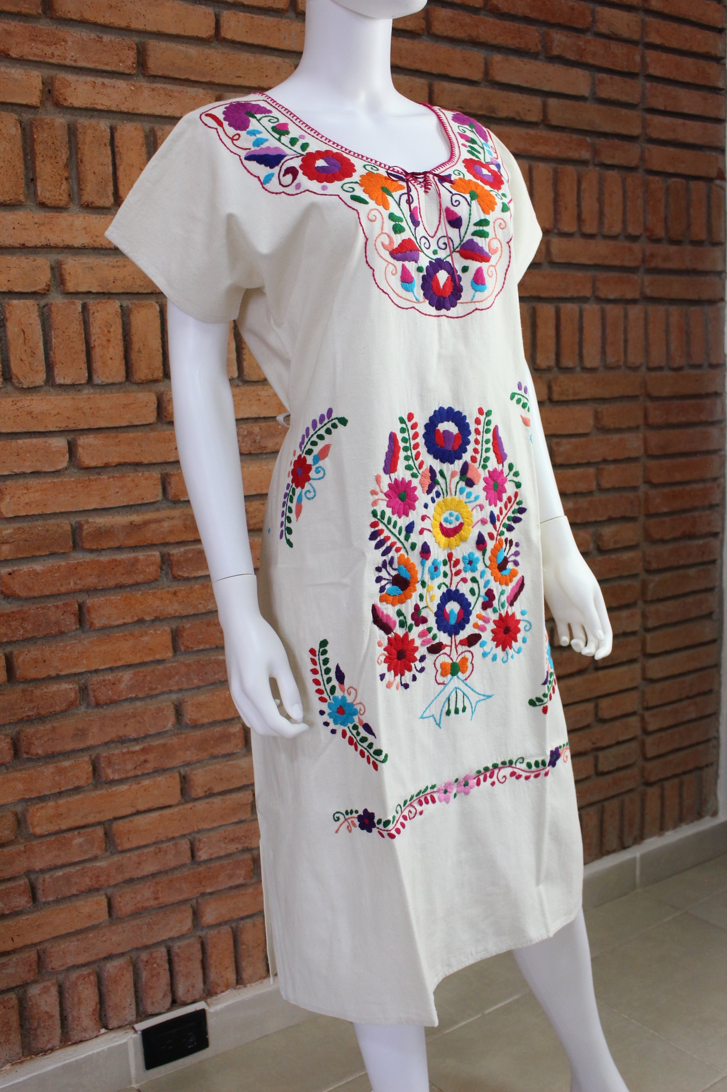 Vestido Mexicano Manta Bordado a Mano Mod. Kimono