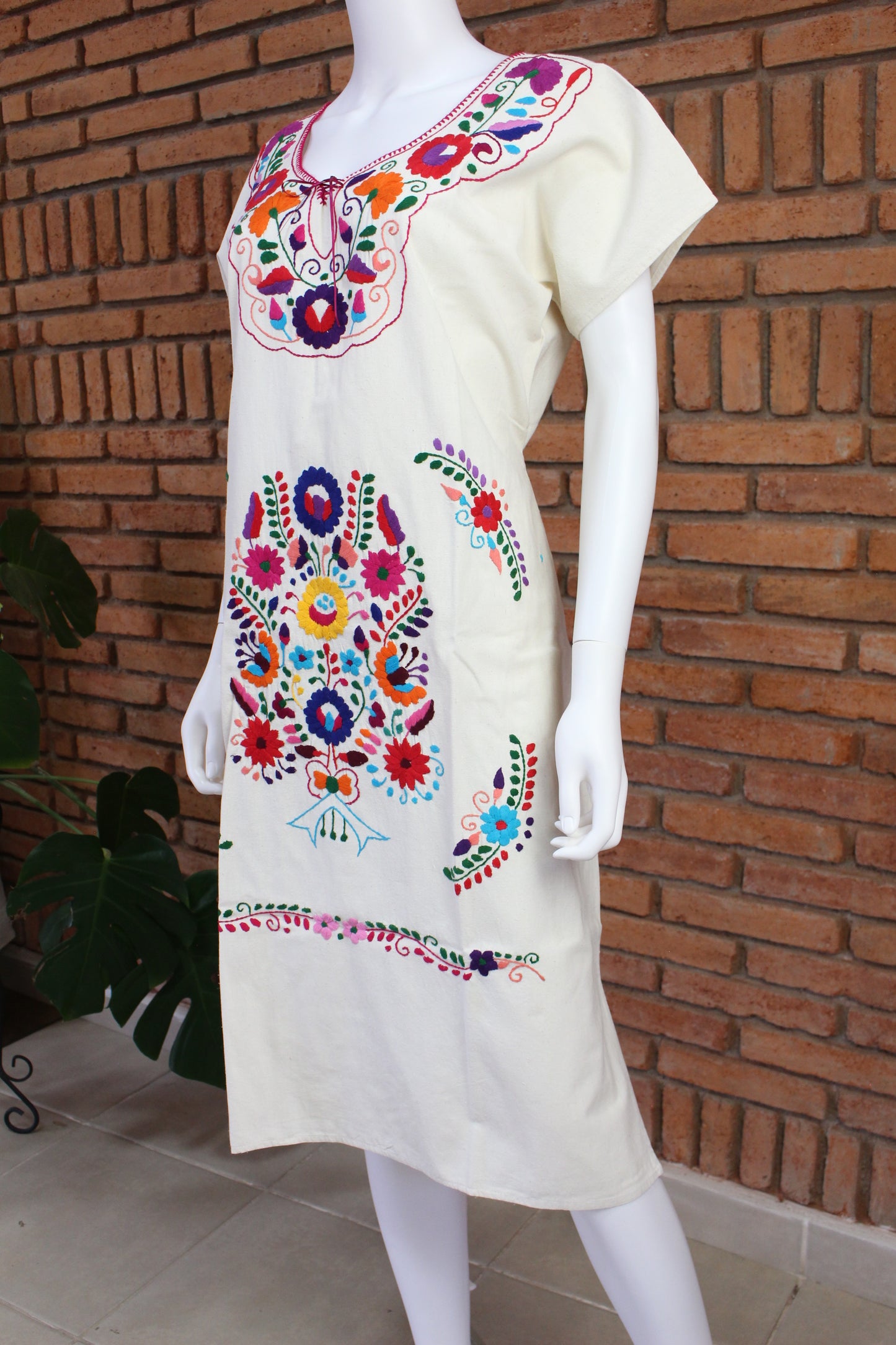 Vestido Mexicano Manta Bordado a Mano Mod. Kimono