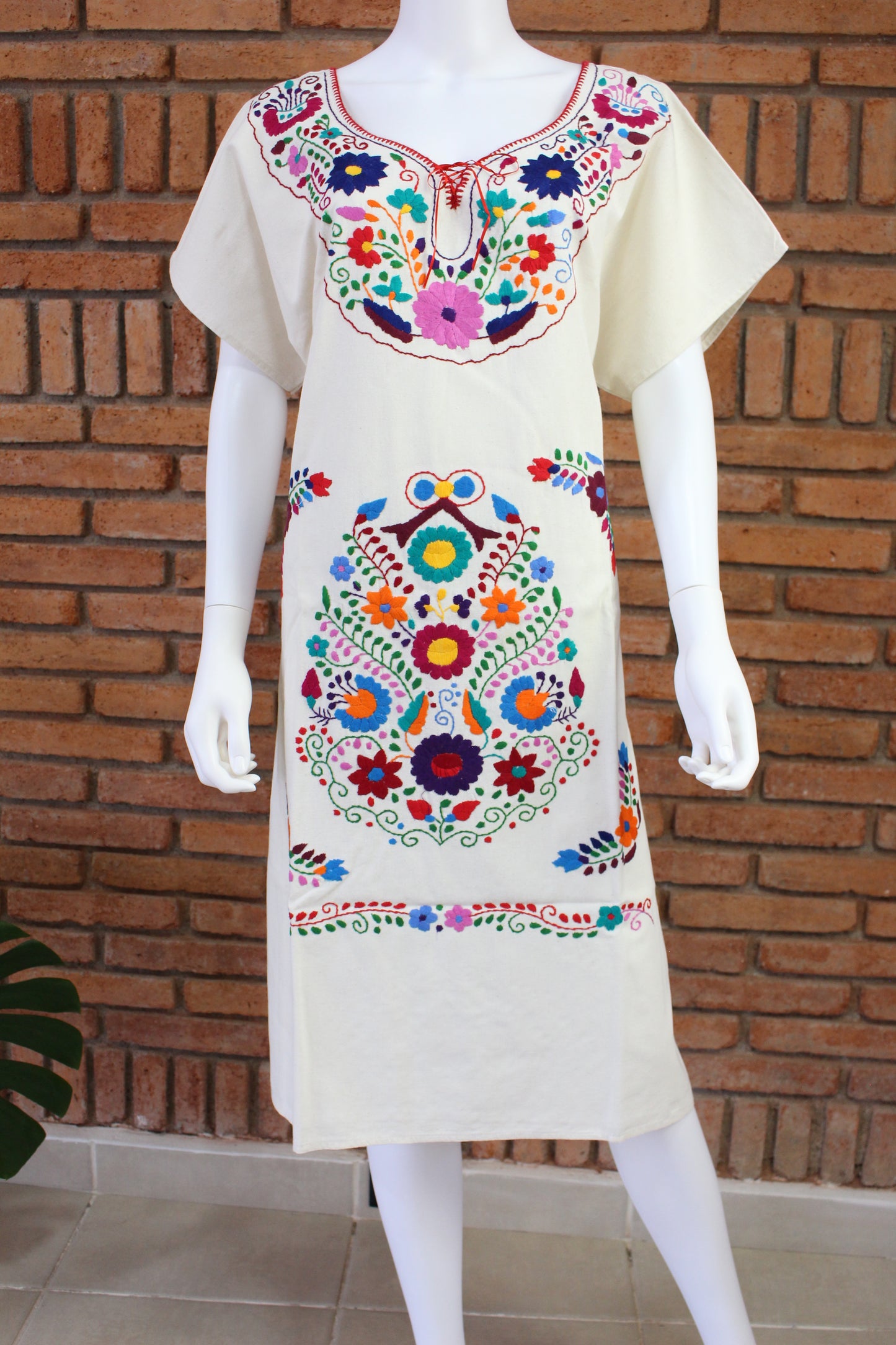 Vestido Mexicano Manta Bordado a Mano Mod. Kimono