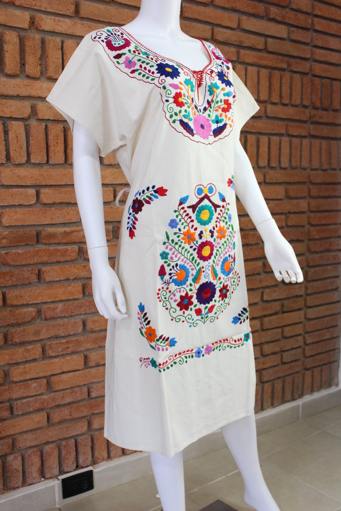 Vestido Mexicano Manta Bordado a Mano Mod. Kimono