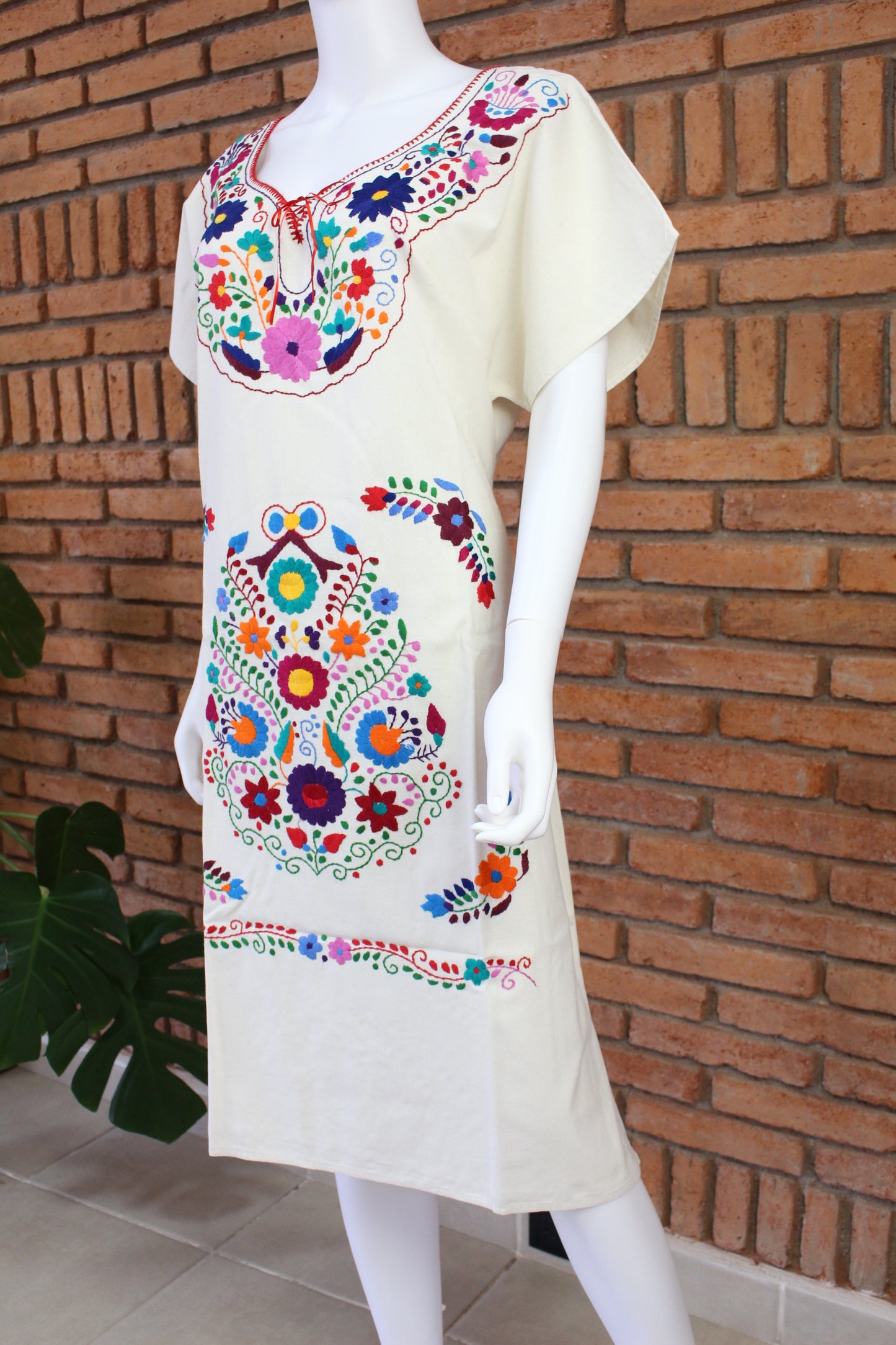 Vestido Mexicano Manta Bordado a Mano Mod. Kimono