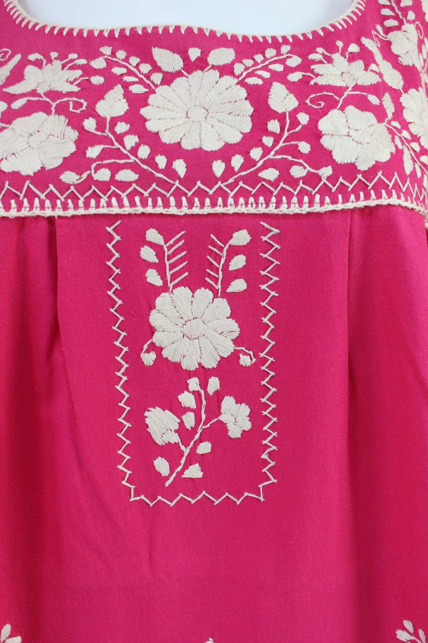 Vestido Corto Mexicano Bordado a Mano Manta Fiusha