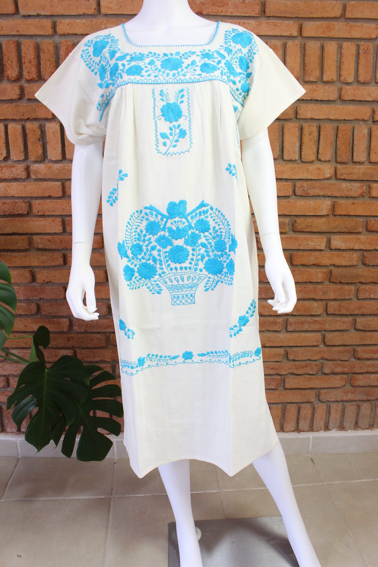 Vestido Mexicano Manta Bordado a Mano Talla M
