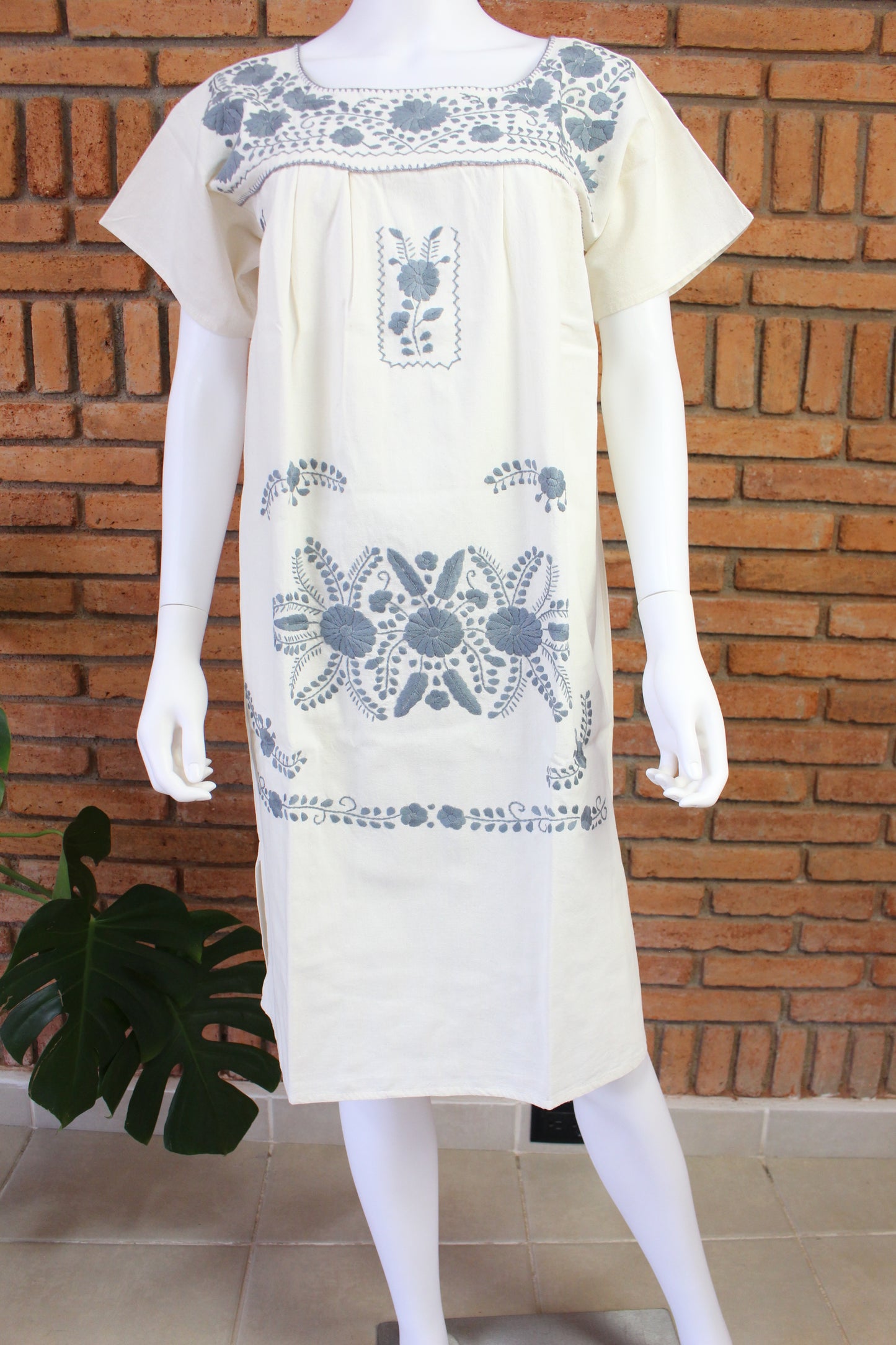 Vestido Mexicano Manta Bordado a Mano Talla M