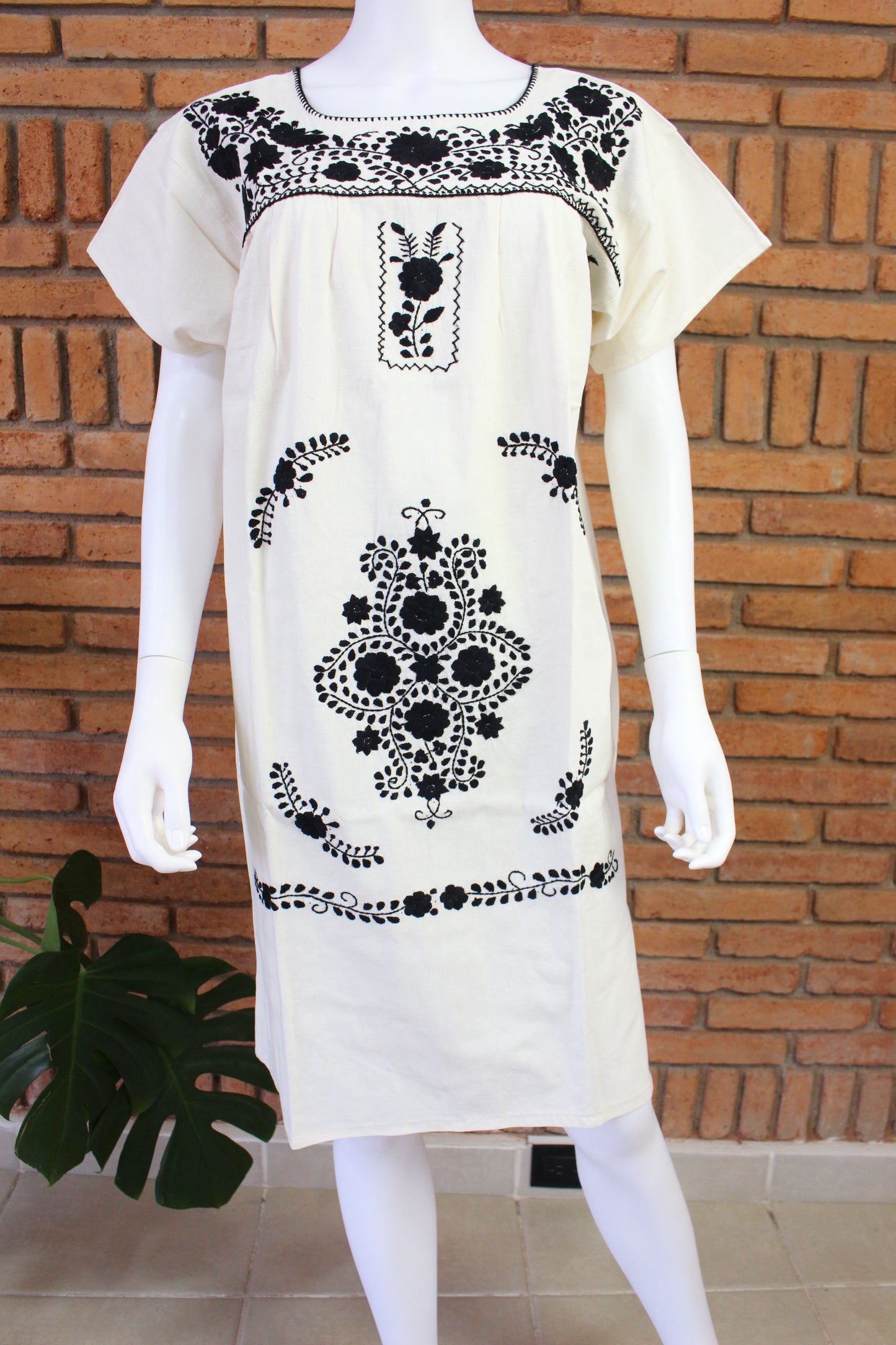 Vestido Mexicano Manta Bordado a Mano Talla Chica