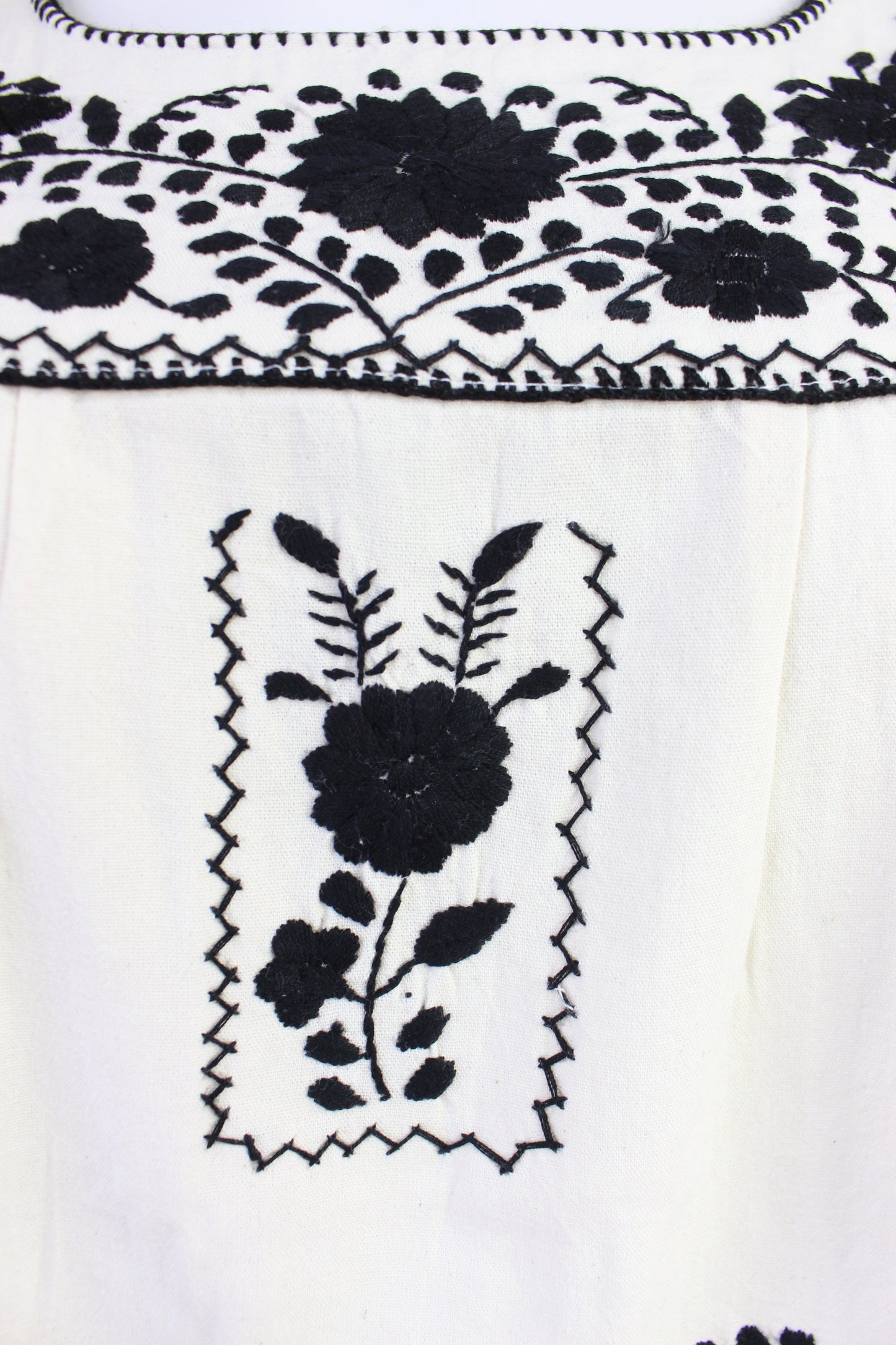 Vestido Mexicano Manta Bordado a Mano Talla Chica