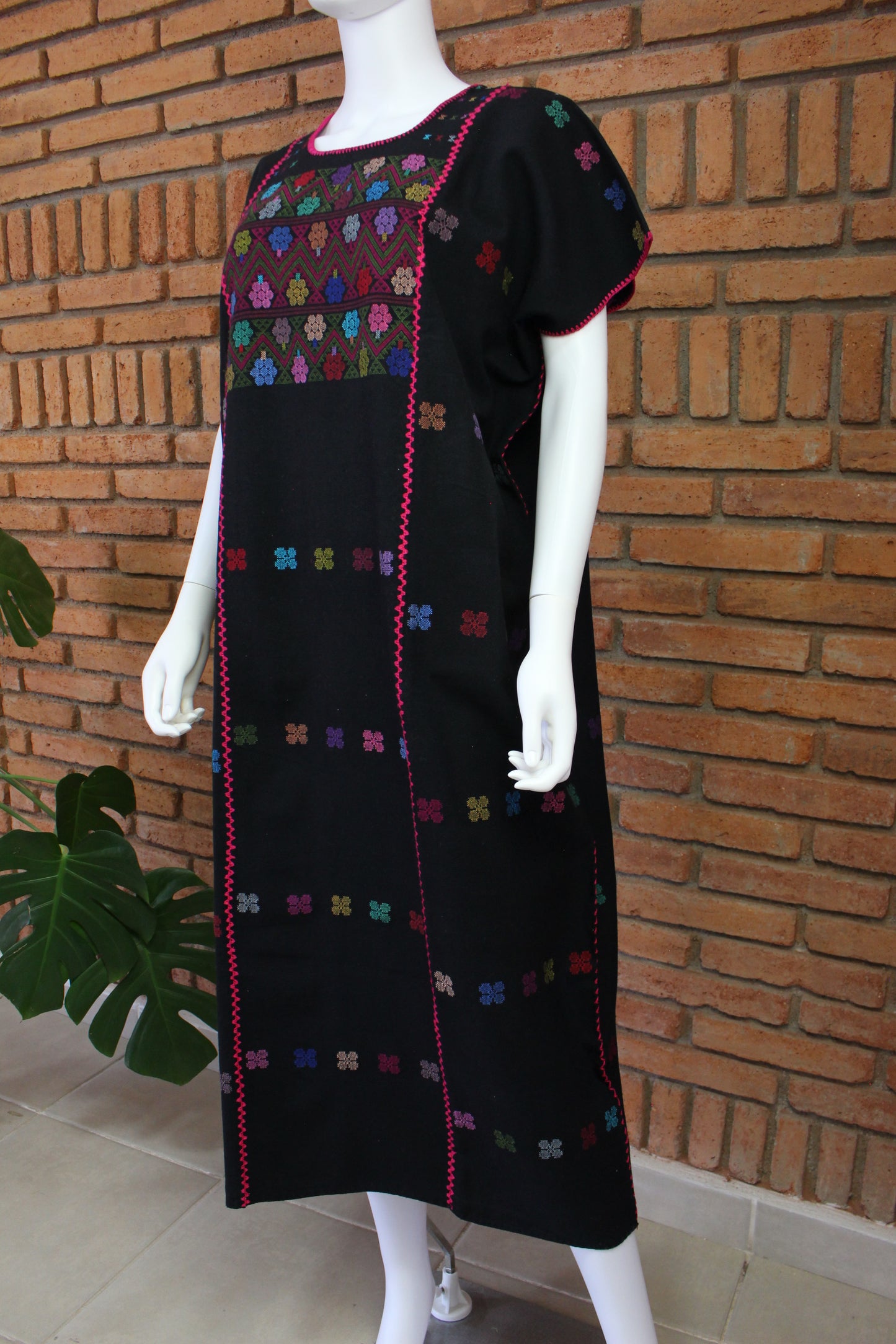 Vestido/Huipil Hecho a Mano Mod. Amuzgo 3 Tiras Negro con Multicolor Unitalla.