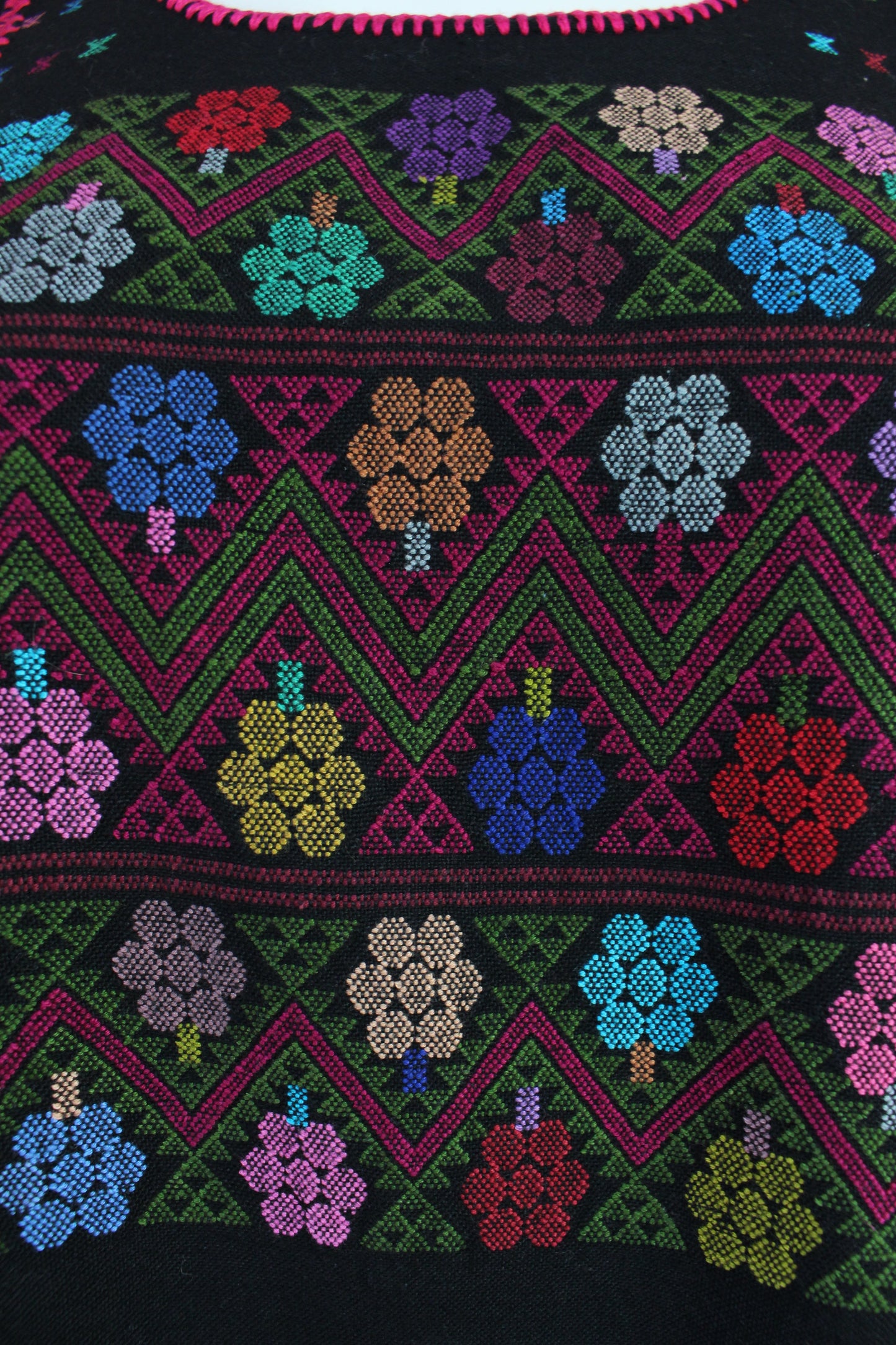 Vestido/Huipil Hecho a Mano Mod. Amuzgo 3 Tiras Negro con Multicolor Unitalla.