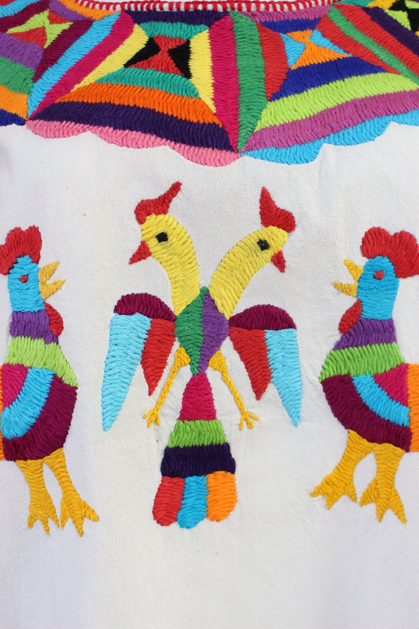 Blusa Artesanal Bordada a Mano Multicolor Mod. Huazolo Manta Unitalla