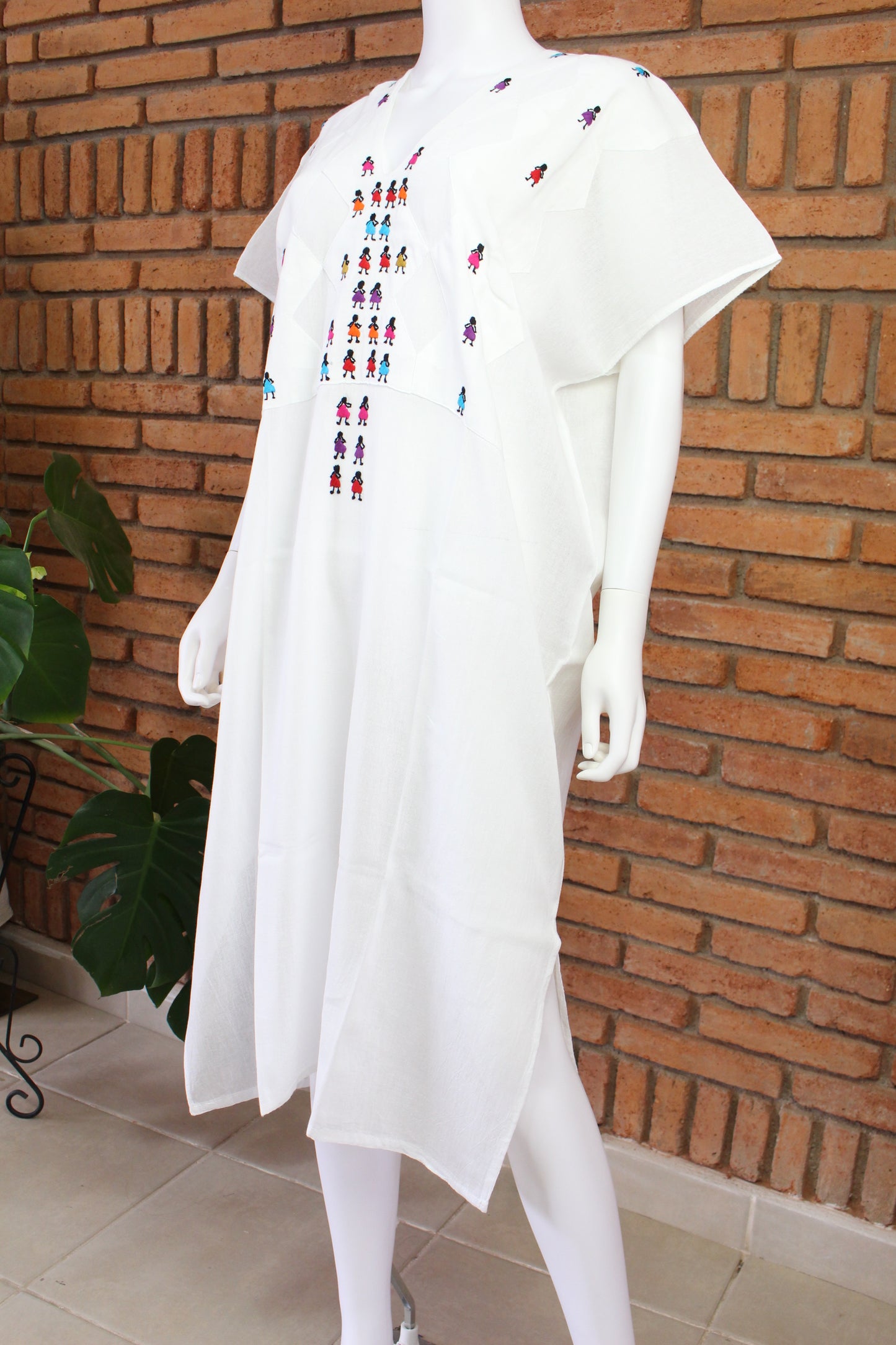 Vestido/Huipil Bordado a Mano Mod. Muñequito Unitalla