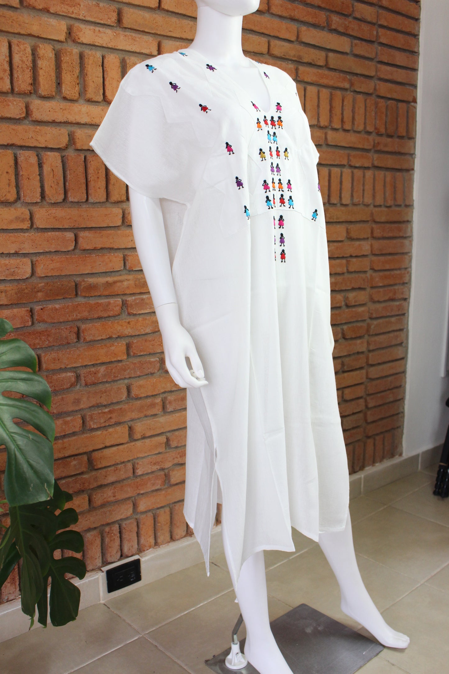 Vestido/Huipil Bordado a Mano Mod. Muñequito Unitalla