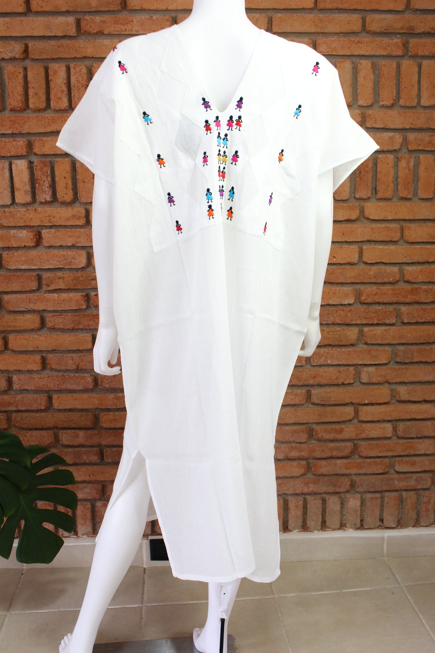 Vestido/Huipil Bordado a Mano Mod. Muñequito Unitalla