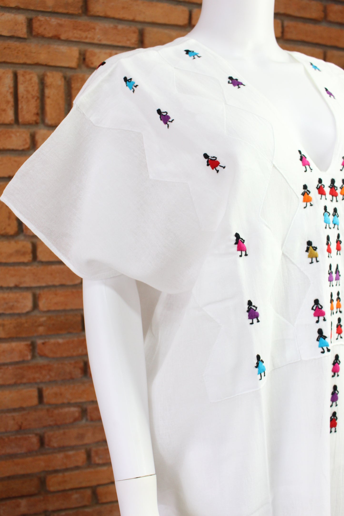 Vestido/Huipil Bordado a Mano Mod. Muñequito Unitalla