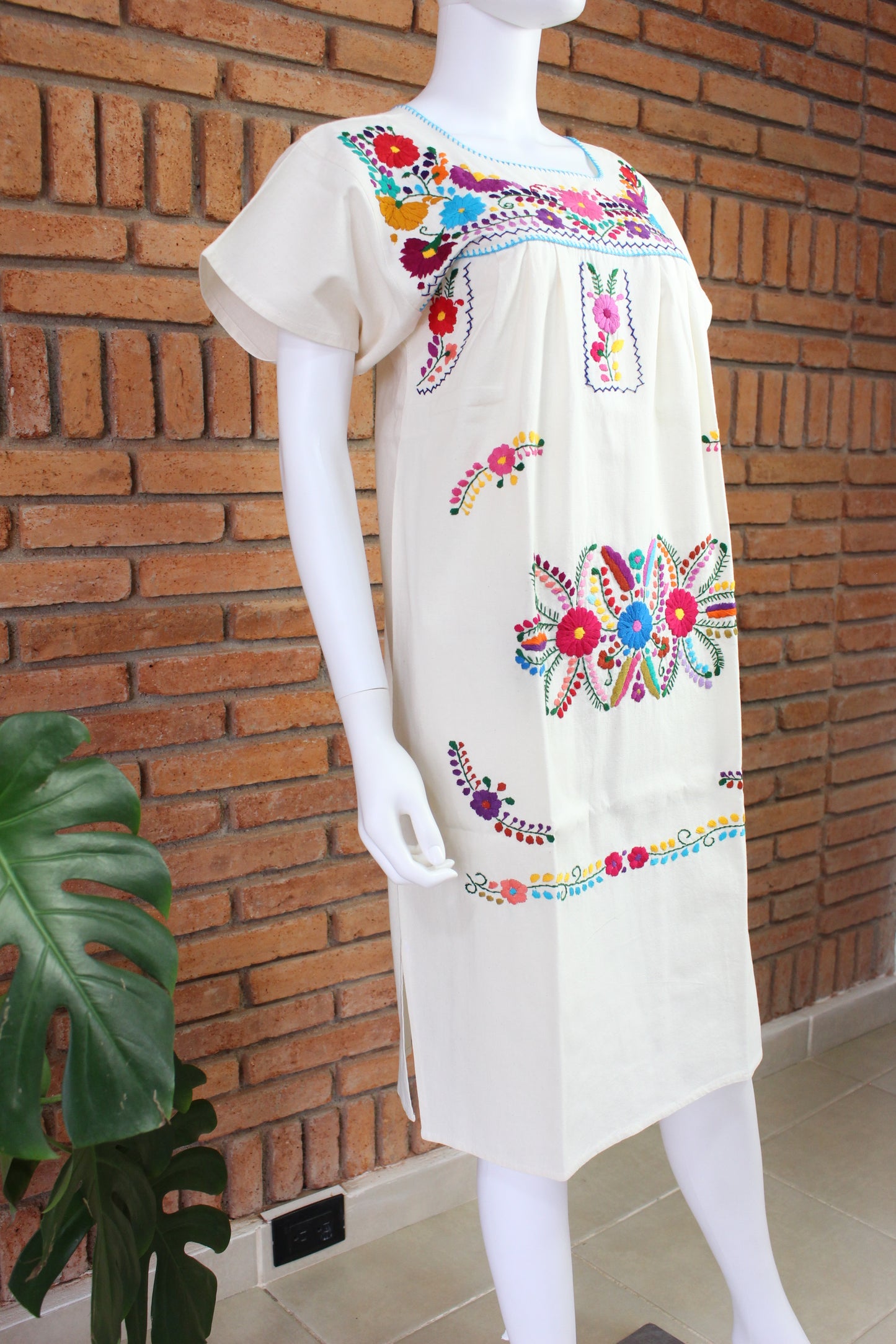 Vestido Mexicano Manta Bordado a Mano Talla Chica