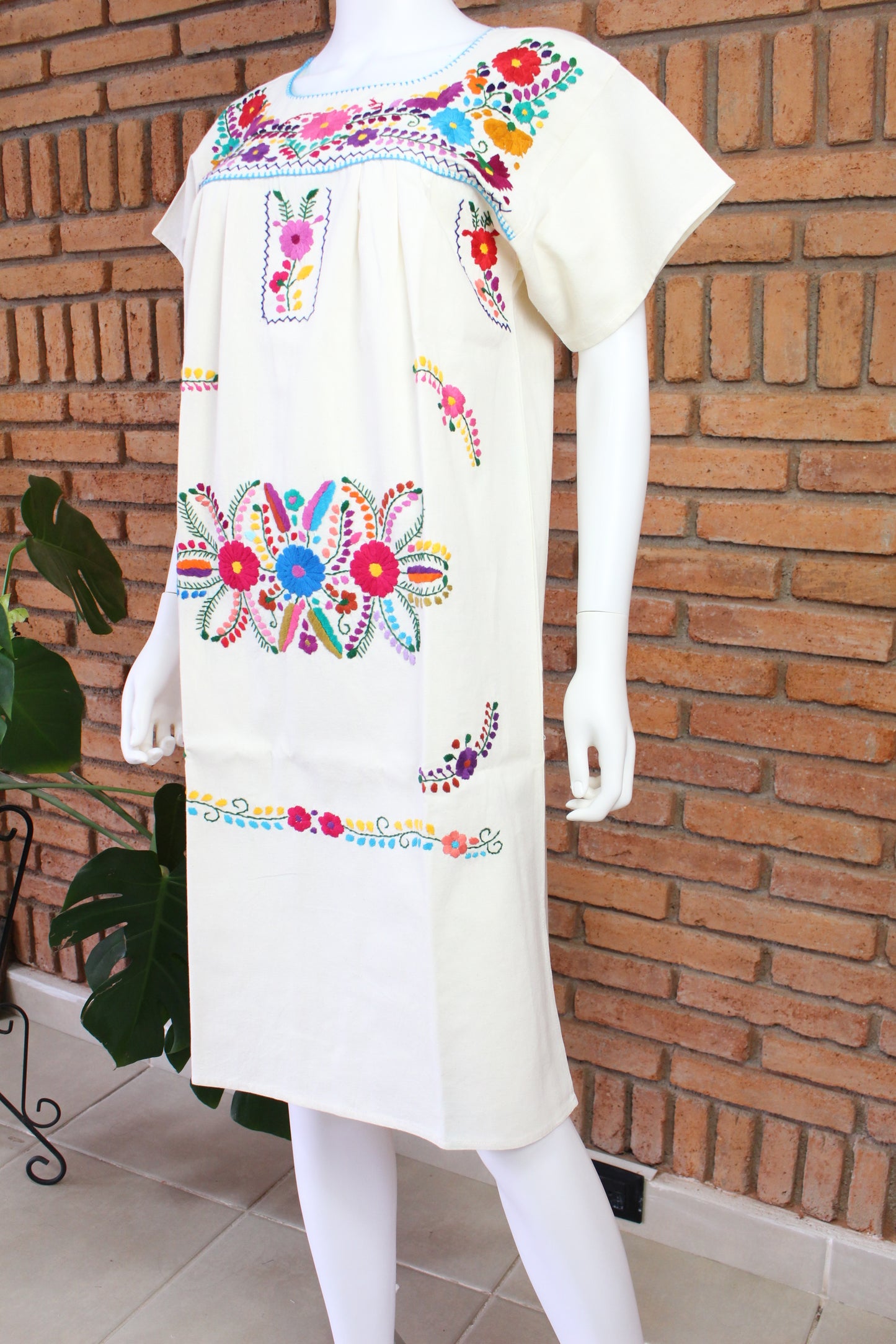 Vestido Mexicano Manta Bordado a Mano Talla Chica