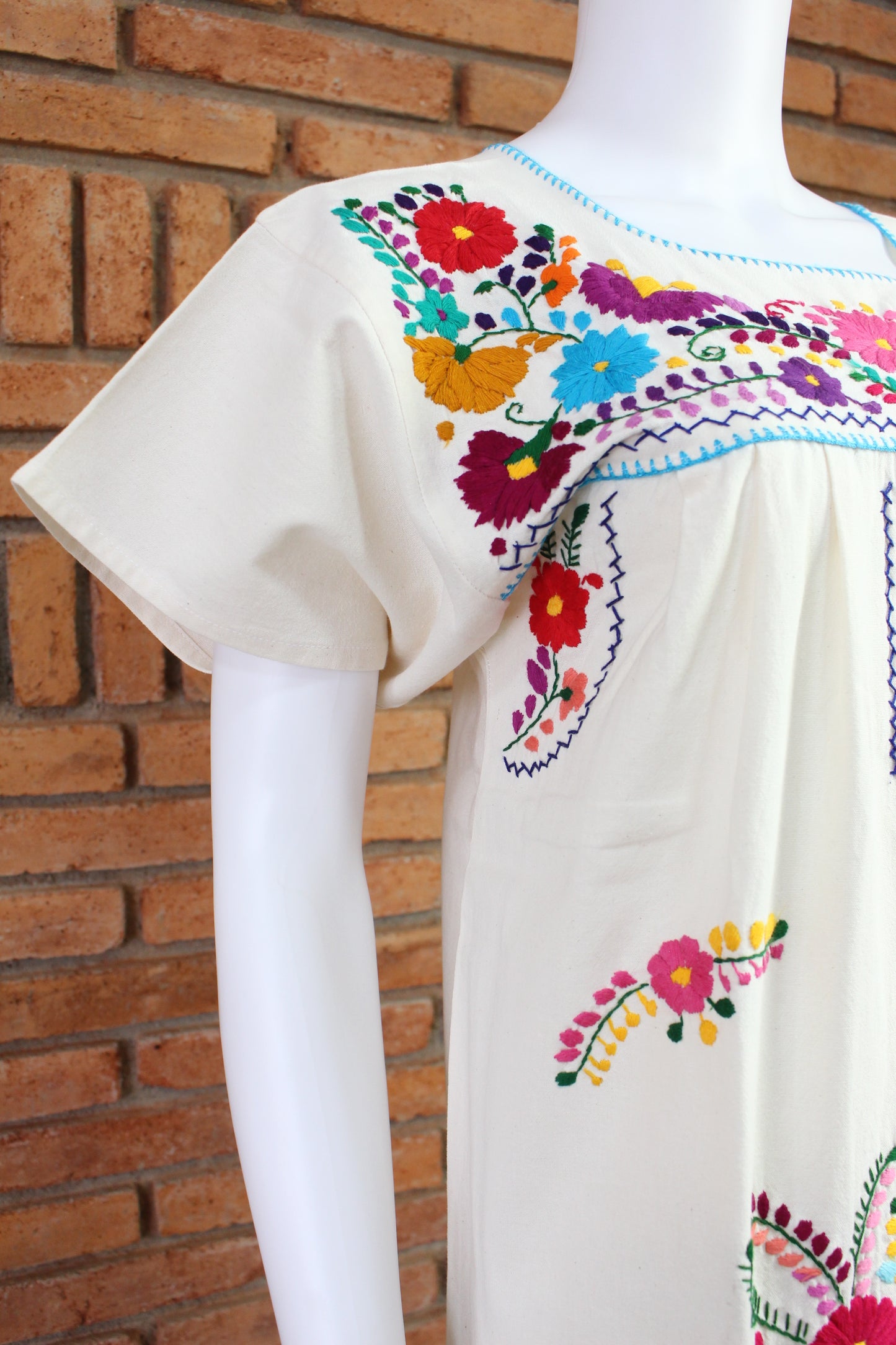 Vestido Mexicano Manta Bordado a Mano Talla Chica