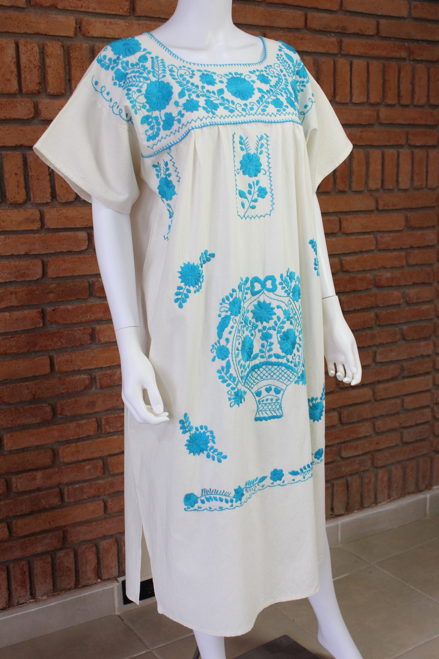 Vestido Mexicano Manta Bordado a Mano Talla L