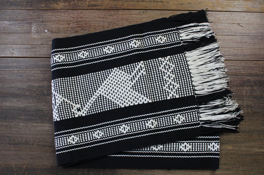 Caminos de Mesa Hecho en Telar de Cintura (diferentes colores).