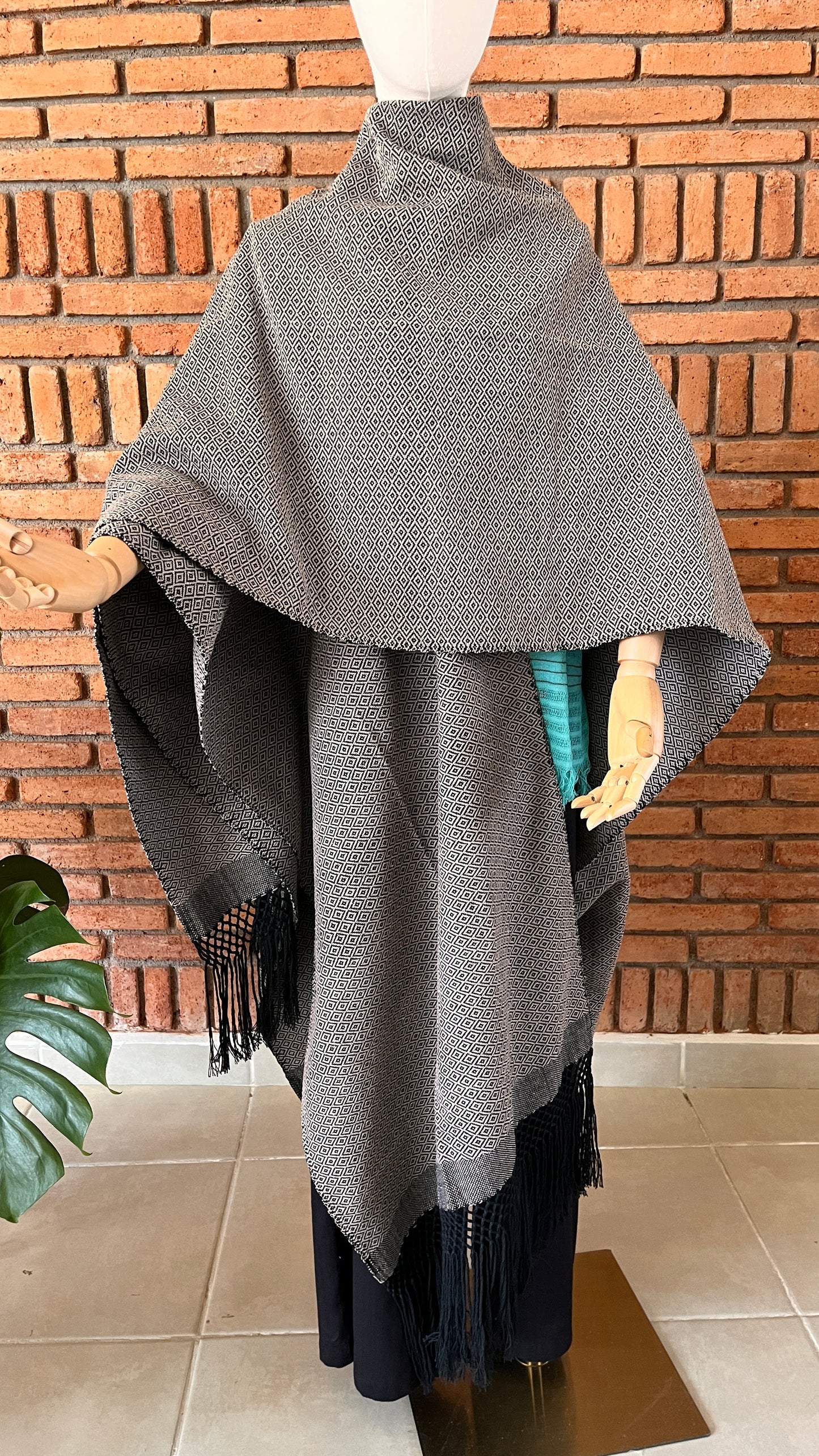 Poncho/Ruana Hecho en Telar Mod. Rombo Unitalla